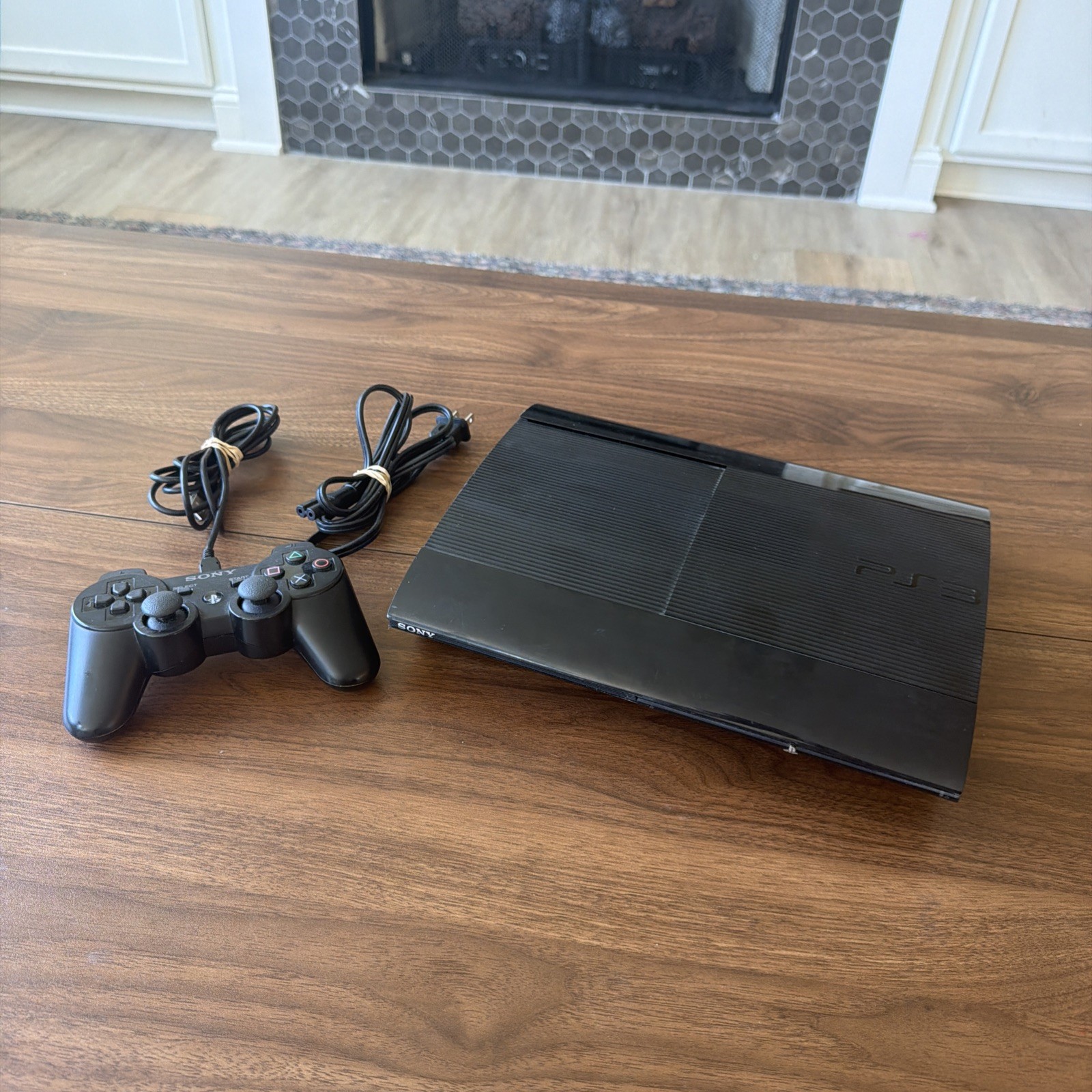 Sony PlayStation 3 Super Slim CECH-4001B Black Console W/ Cordless Controller