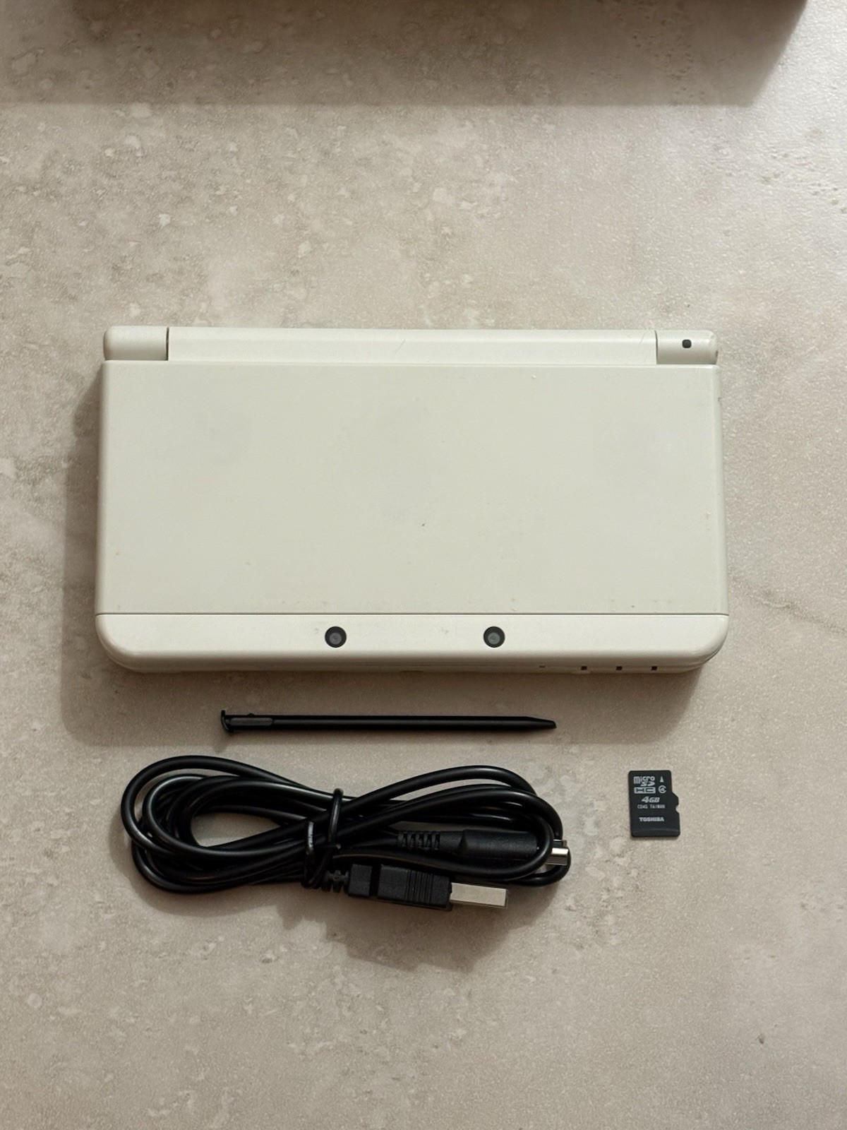 Nintendo New 3DS White Edition Handheld System Console With BOX Excellent