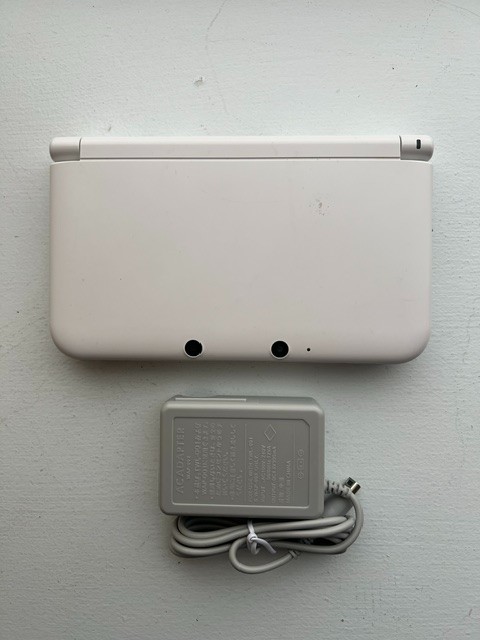 Nintendo 3DS LL XL Console – White – Japanese – Very Good Condition