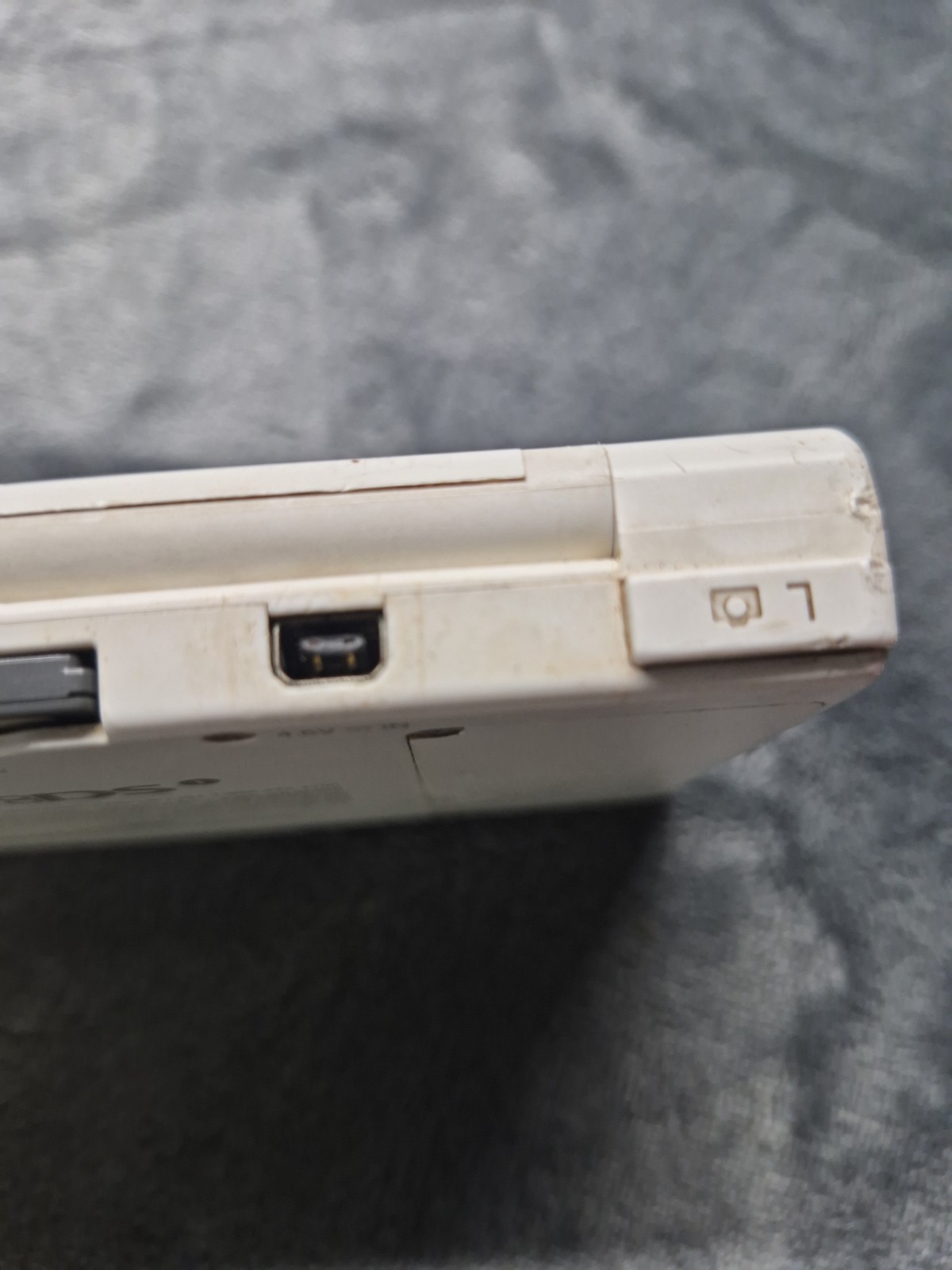 Nintendo DSi Console White w/ Charger & Mario & Luigi Game TESTED