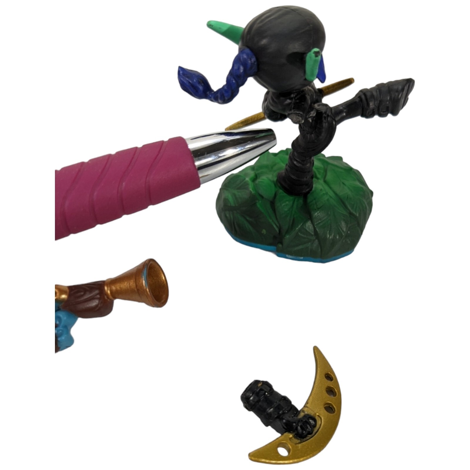 Skylanders Figures Activision Toys BROKEN Fish Pirate TOP and Stealth Elf