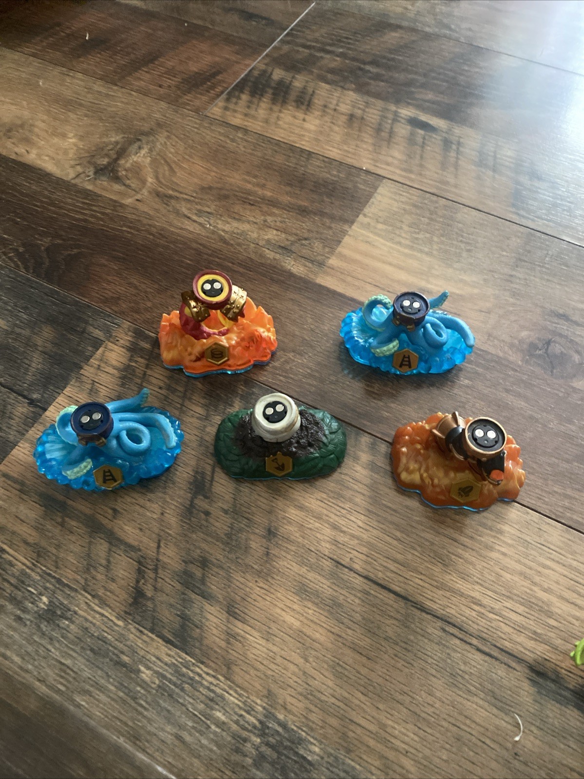 Lot Of Skylanders Swap Force Characters And Carrying Case