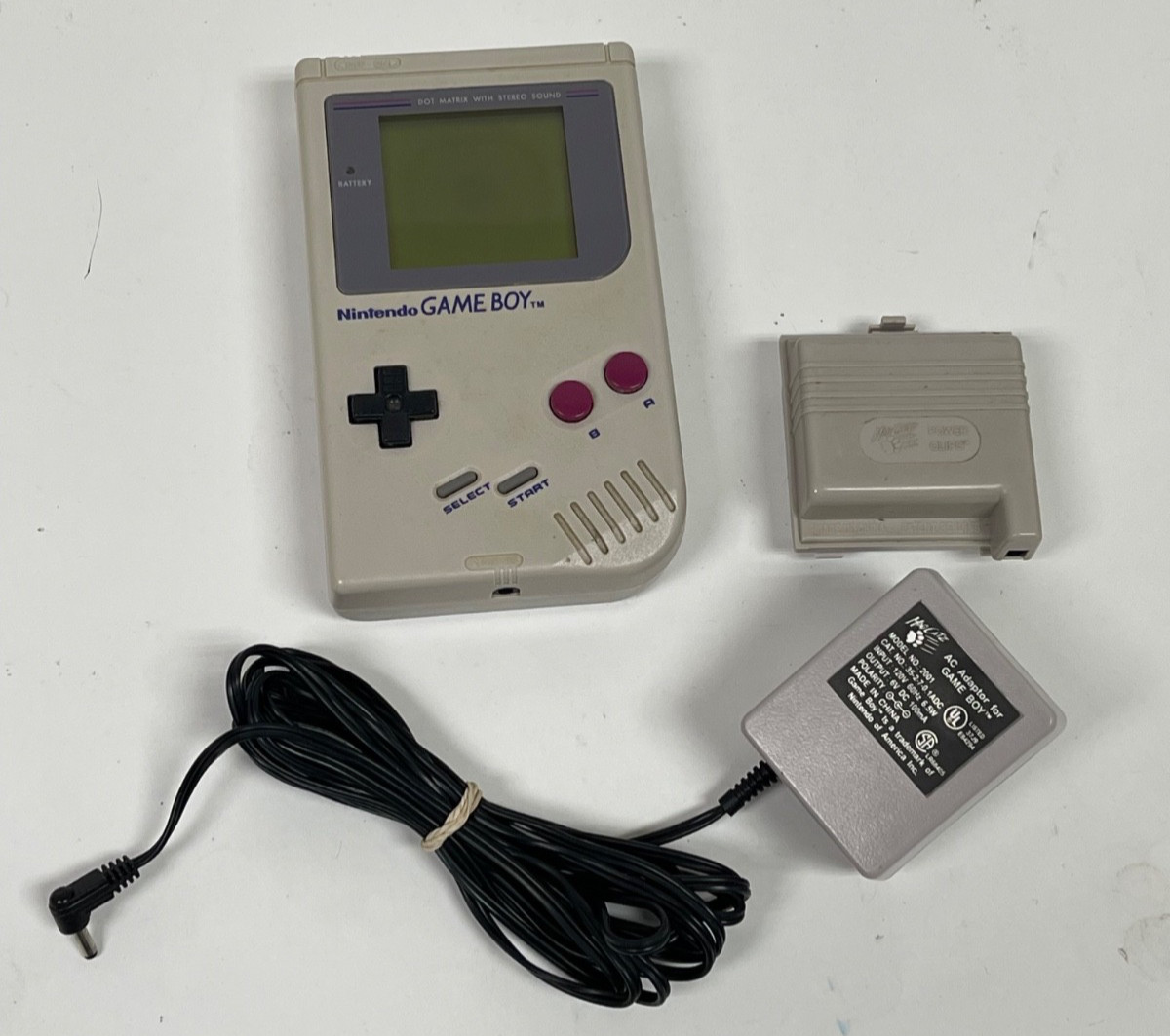 Original Nintendo Game Boy DMG-01 Works Includes Mad Catz Power Clip Battery