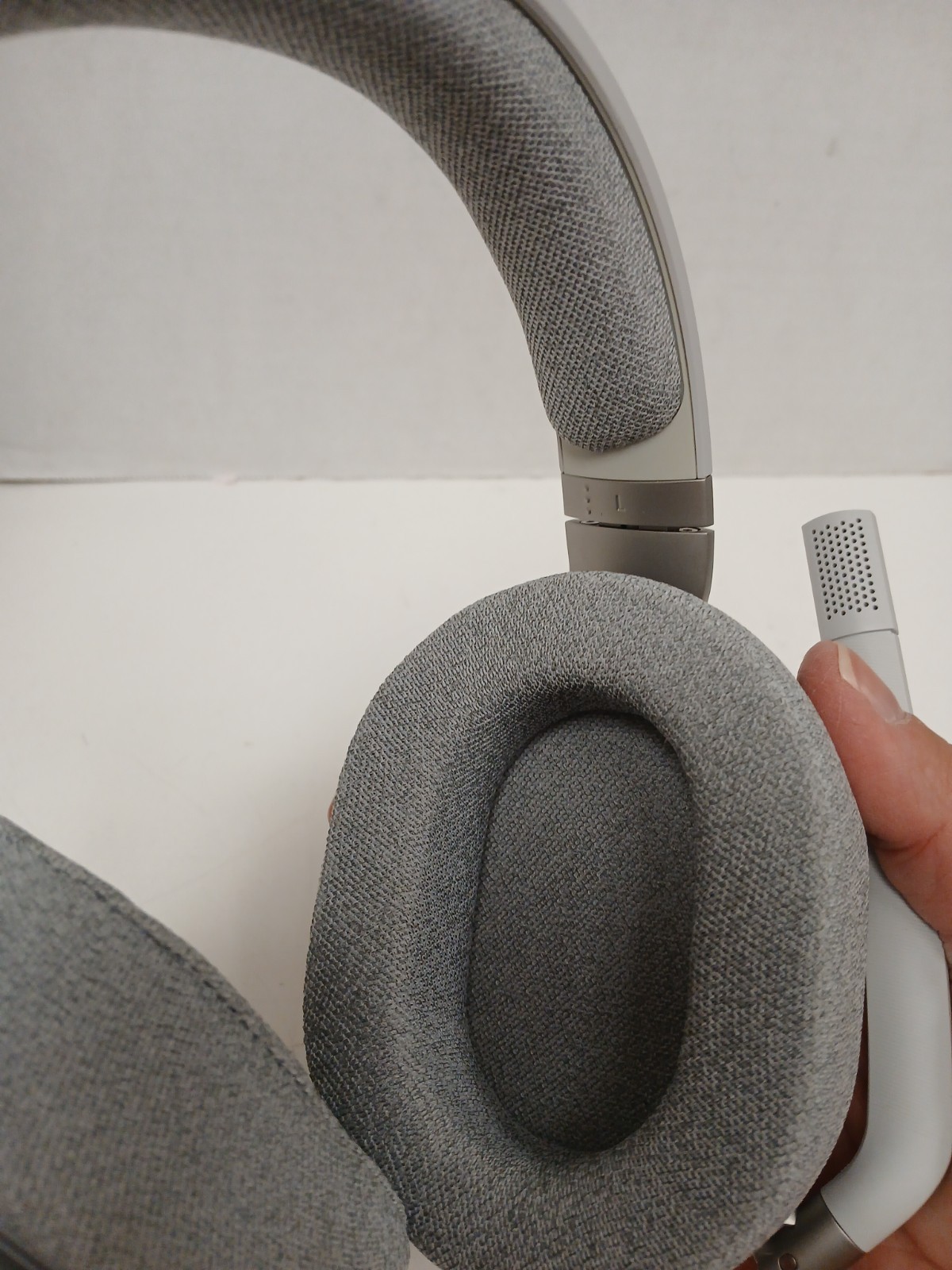 Fractal Design Scape Wireless Gaming Headset, Light Gray – NO BOX
