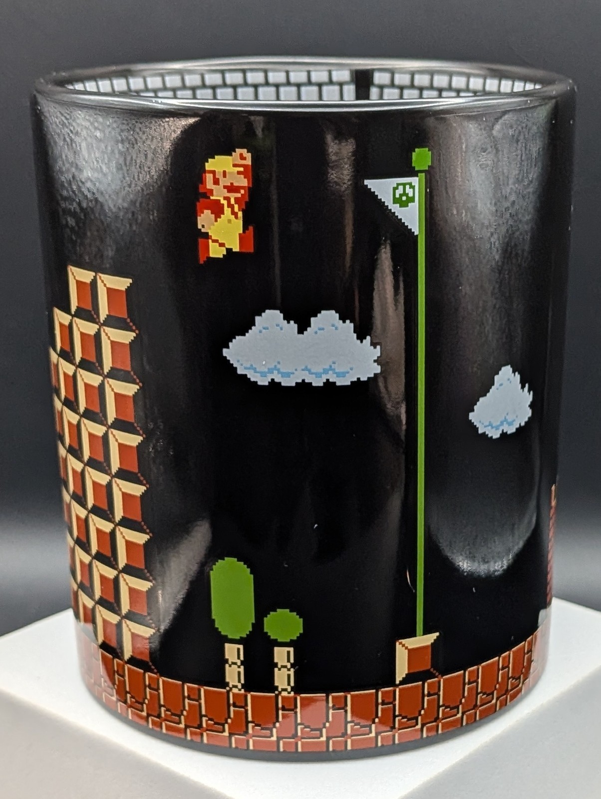 Super Mario Bros. End Level Flag Scene + Bowsers Castle Black Mug 2018 Funky
