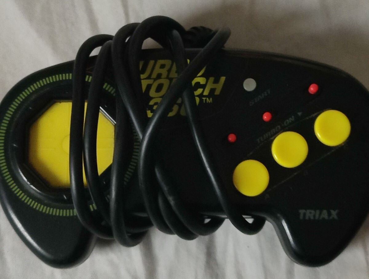 Sega MK-1631 Genesis 1 Console System with 9 Games 3 controlers Damage input out