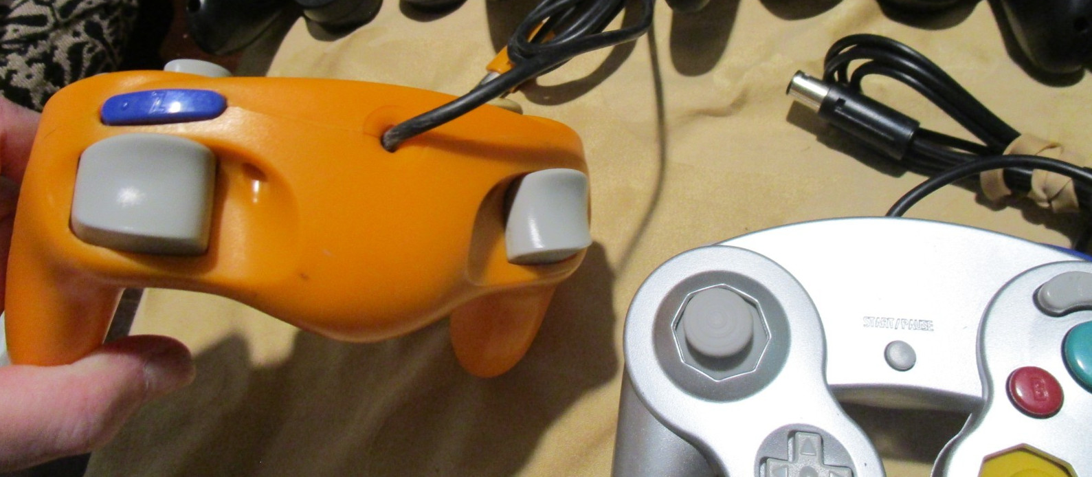 LOT 6 Unbranded Handheld Nintendo Gamecube Controllers White Black Silver Orange
