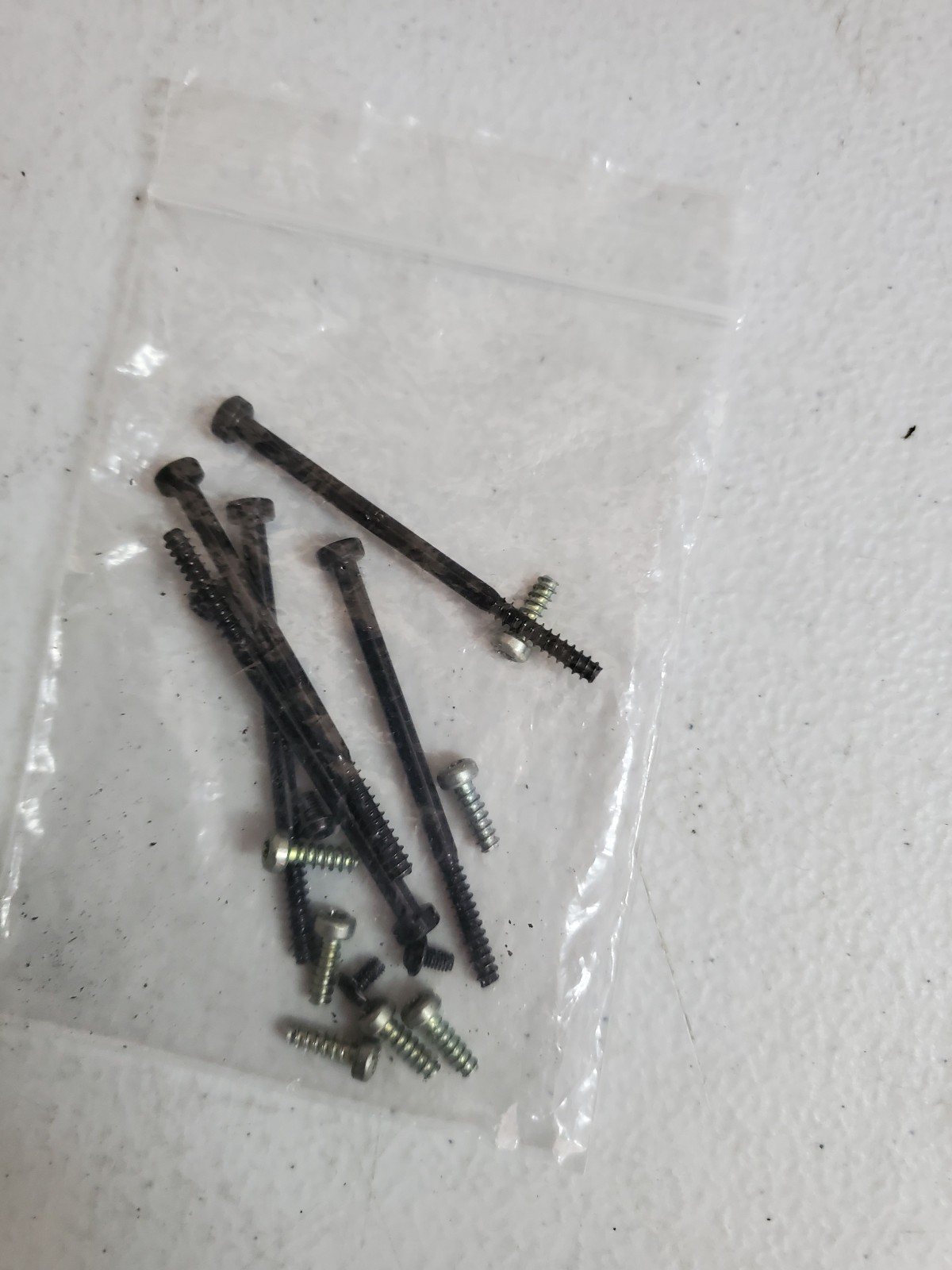 Microsoft Xbox 360 E 1538 – OEM (16)pcs Housing Screws T8 T10