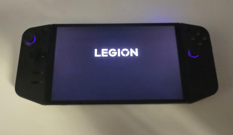 Lenovo Legion Go 8APU1 *2TB SSD* 16GB RAM, 8.8″ 144Hz, AMD Ryzen Z1 Extreme, PC