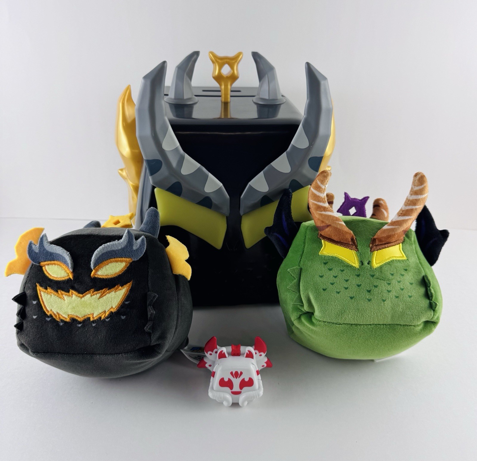 Blox Fruits Collector Bundle Dragon & Ember Plush & Kitsune & Storage Case