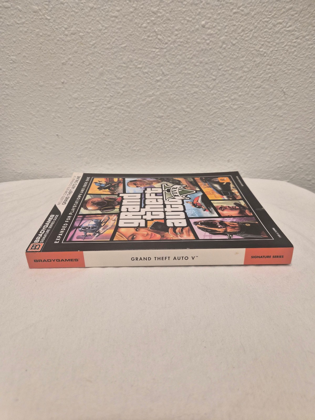 Grand Theft Auto GTA V 5 Bradygames Signature Series Guide Online PS4 XBOX ONE