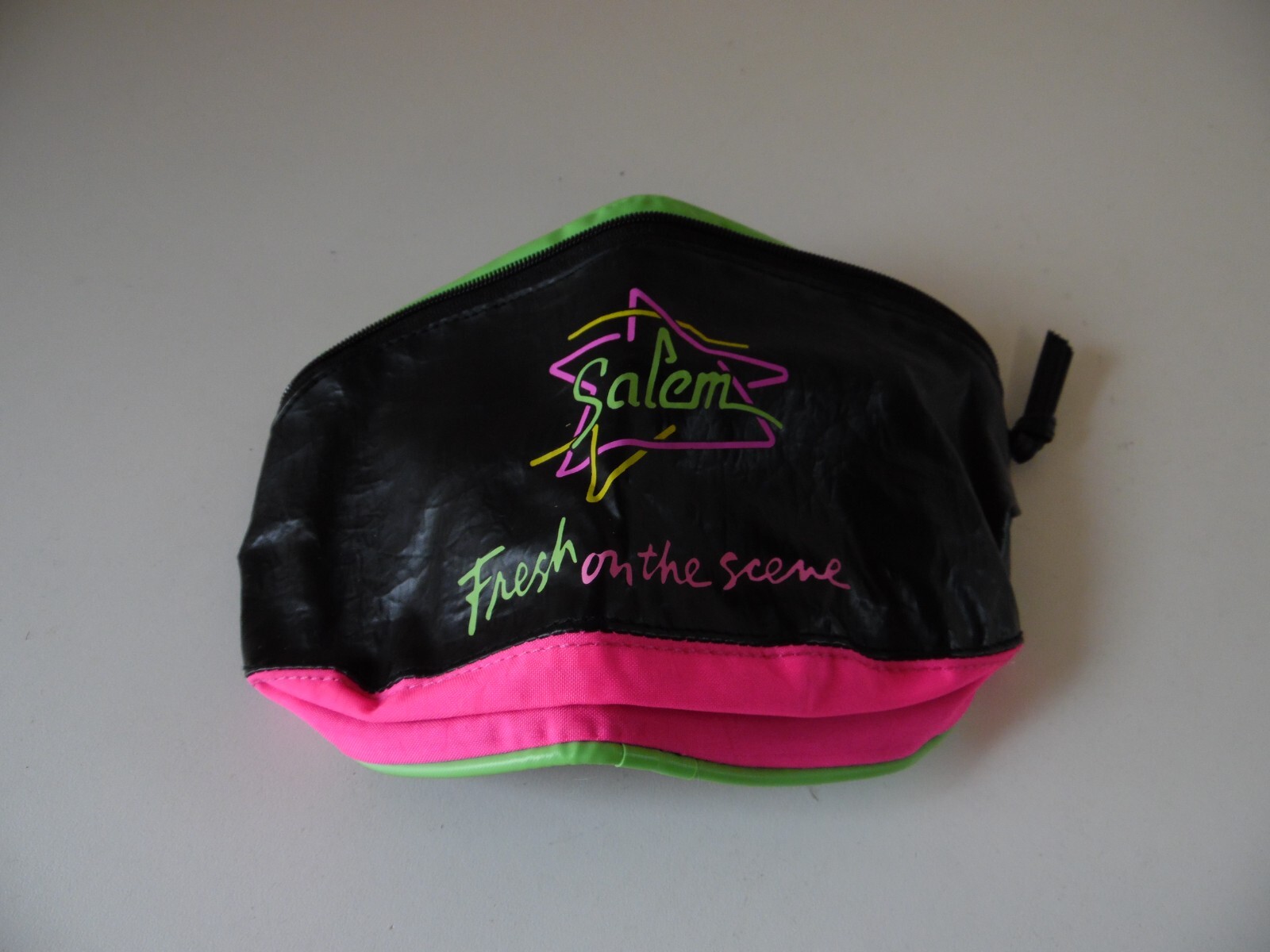 Salem Cigarettes advertising Vint. Fresh At The Scene Black ,Pink Fanny Pack new