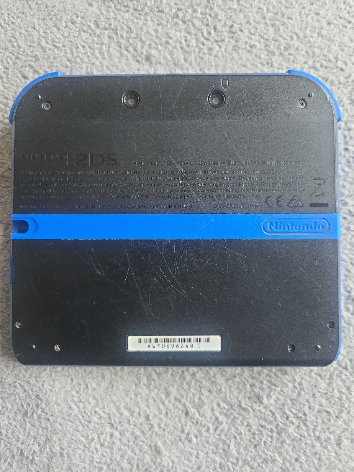 Nintendo 2DS Launch Edition Blue and Black Handheld System – Black/Blue
