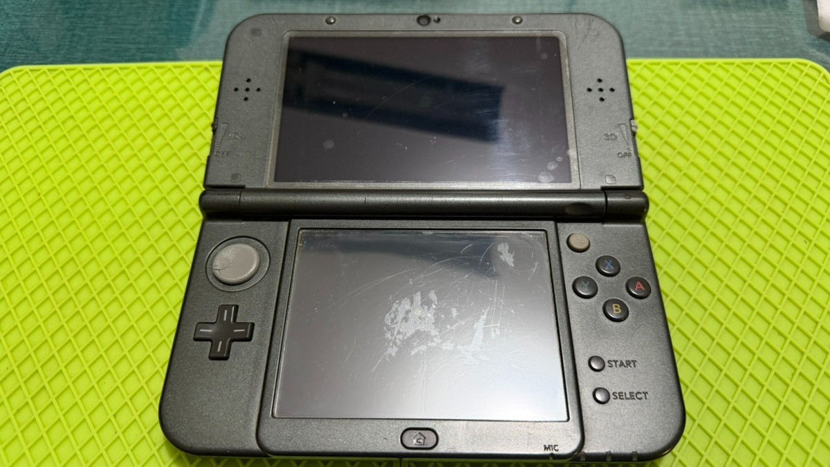 New Nintendo 3DS LL XL Metallic Black Console Japan NTSC-J Junk No Battery