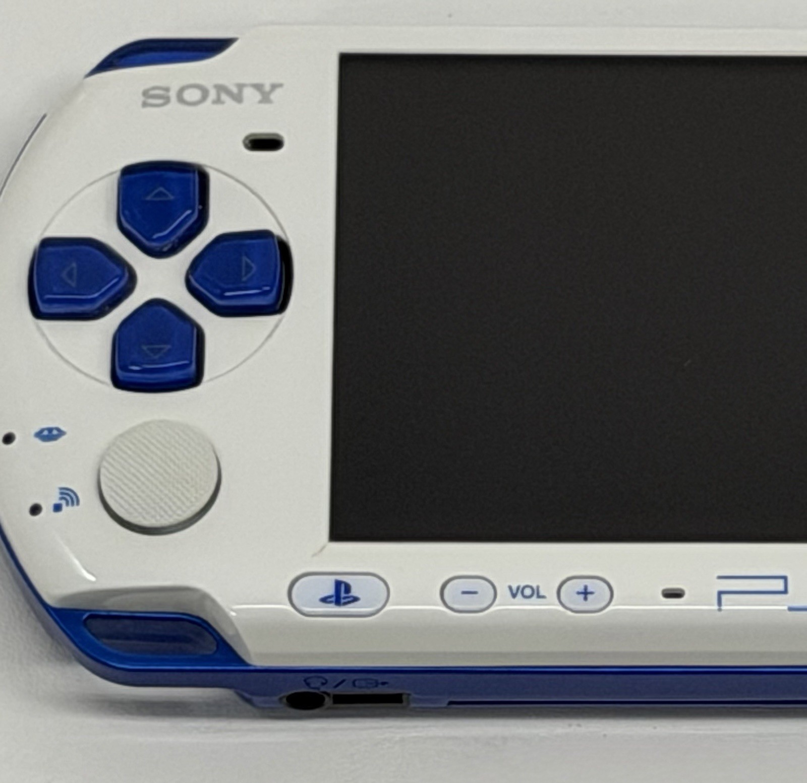 White & Blue Sony PSP 3000 System w Charger, And New Battery Bundle Excellent