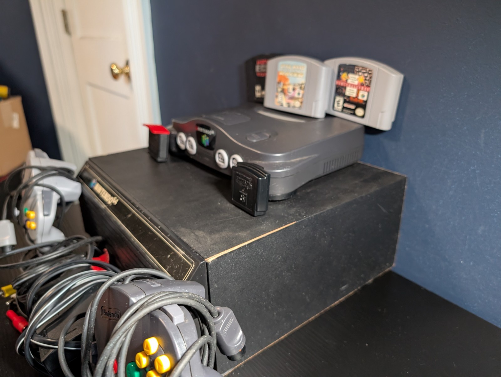 Working Nintendo 64 Console-3 Games-2 Controllers-Game Box-Memory Expansion Pak