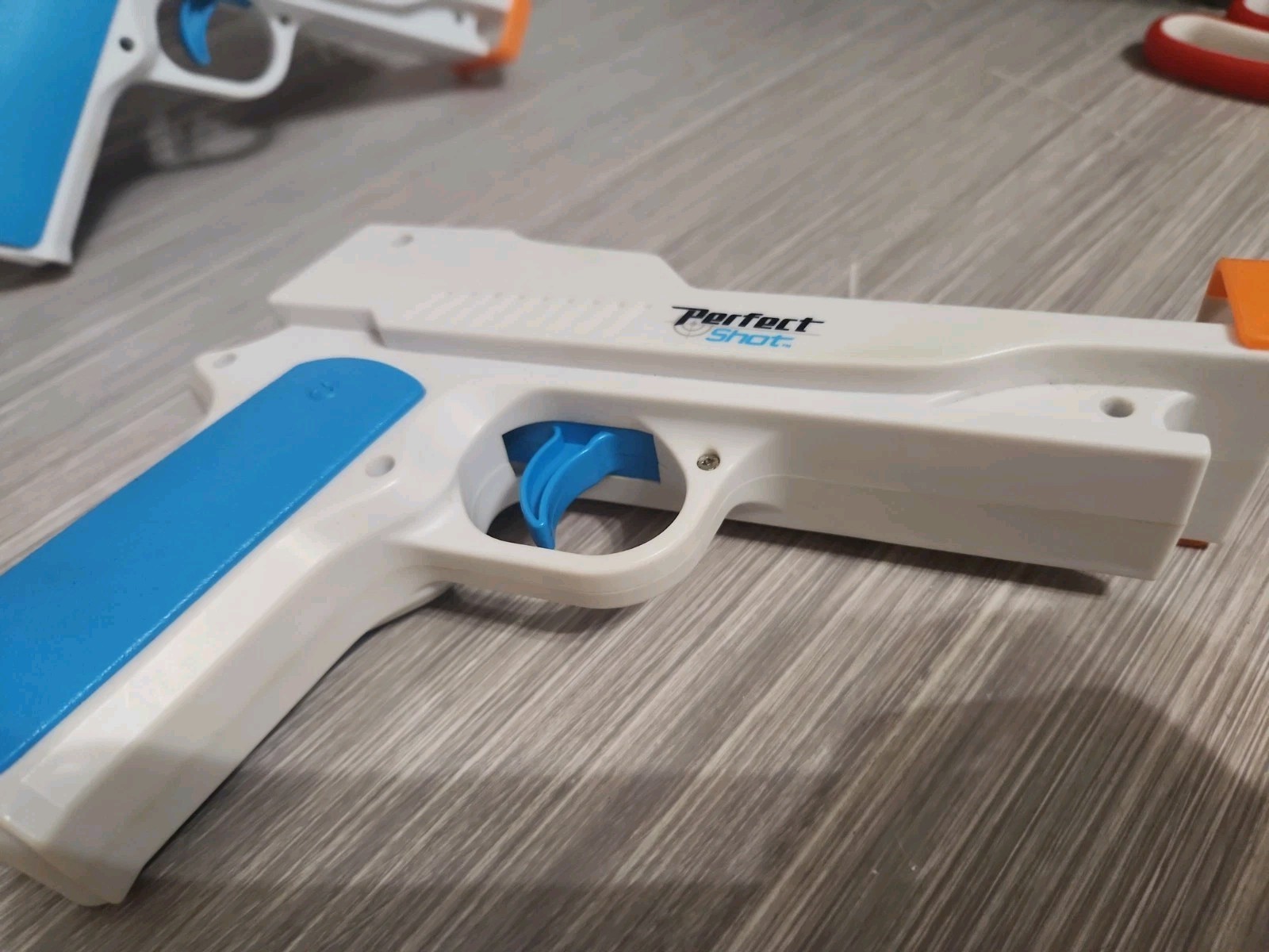 Nyko Perfect Shot Gun Controller For Nintendo Wii White Blue Orange (1)
