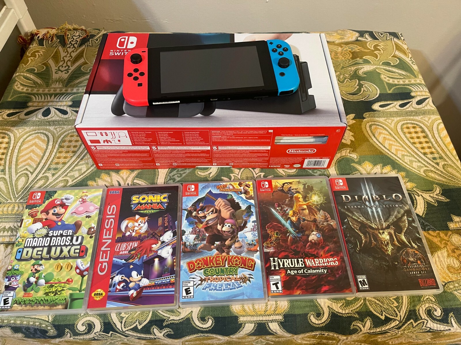 Nintendo Switch 32GB Neon Red/Neon Blue Console Bundle 5 games (Patched) (Used)