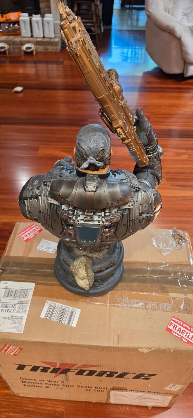 Triforce Gears Or War 2 Marcus Fenix Epic Scale Bust Gold Lancer Ed. *Damaged*