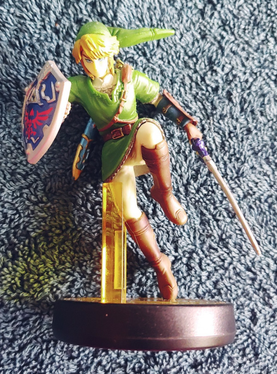 Nintendo Amiibo – Link – The Legend of Zelda – Figure Only