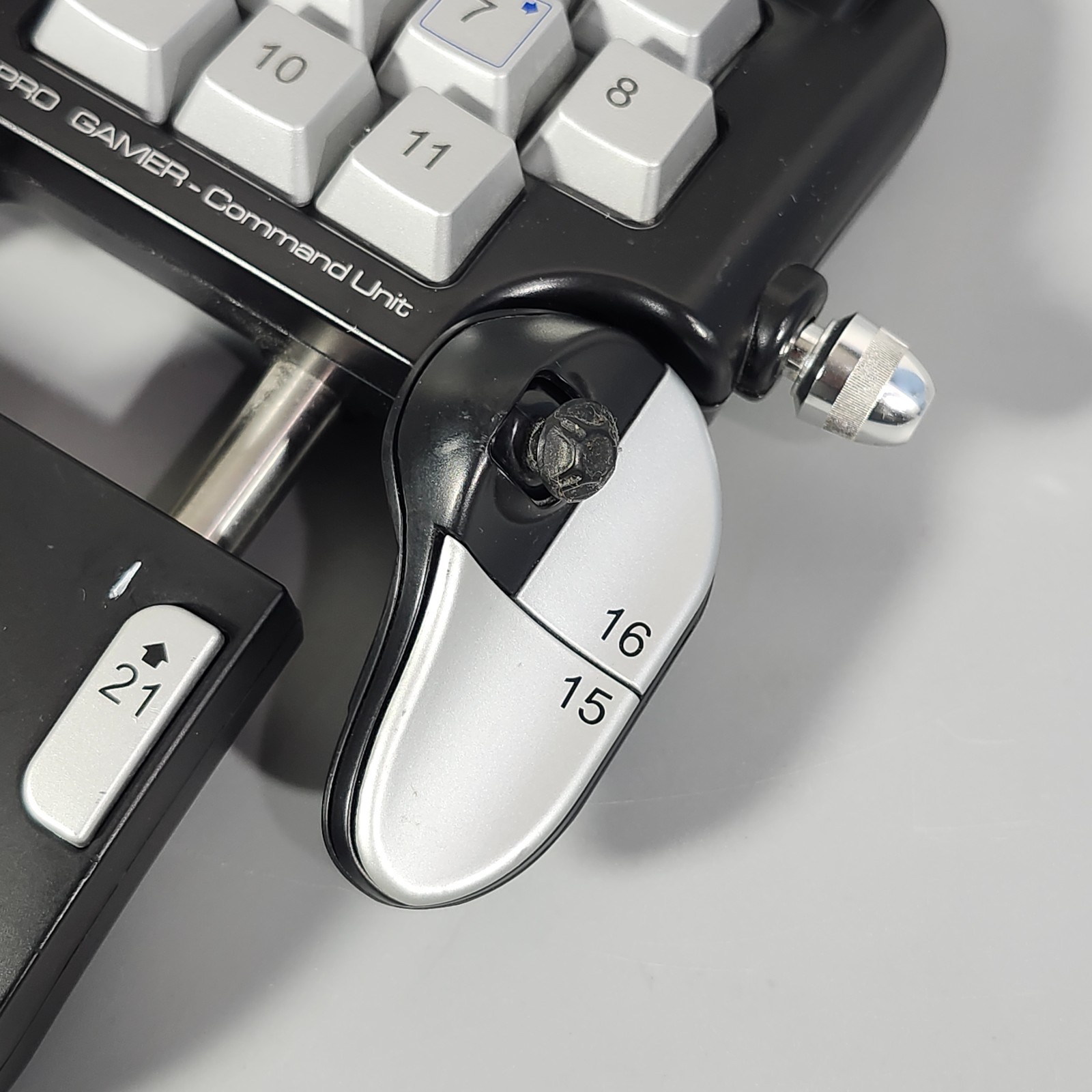 Saitek Left-Handed Pad Pro Gamer Command Unit PZ31A USB 2.0 21 Button No CD-ROM