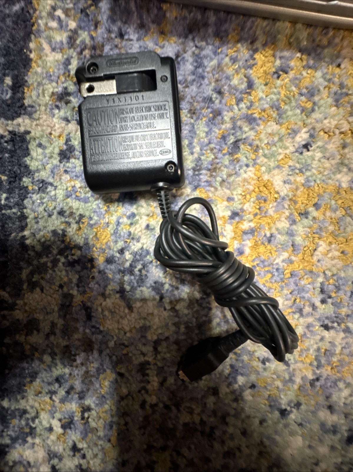 Nintendo DS Handheld System Silver with original wrist strap, stylus and charger