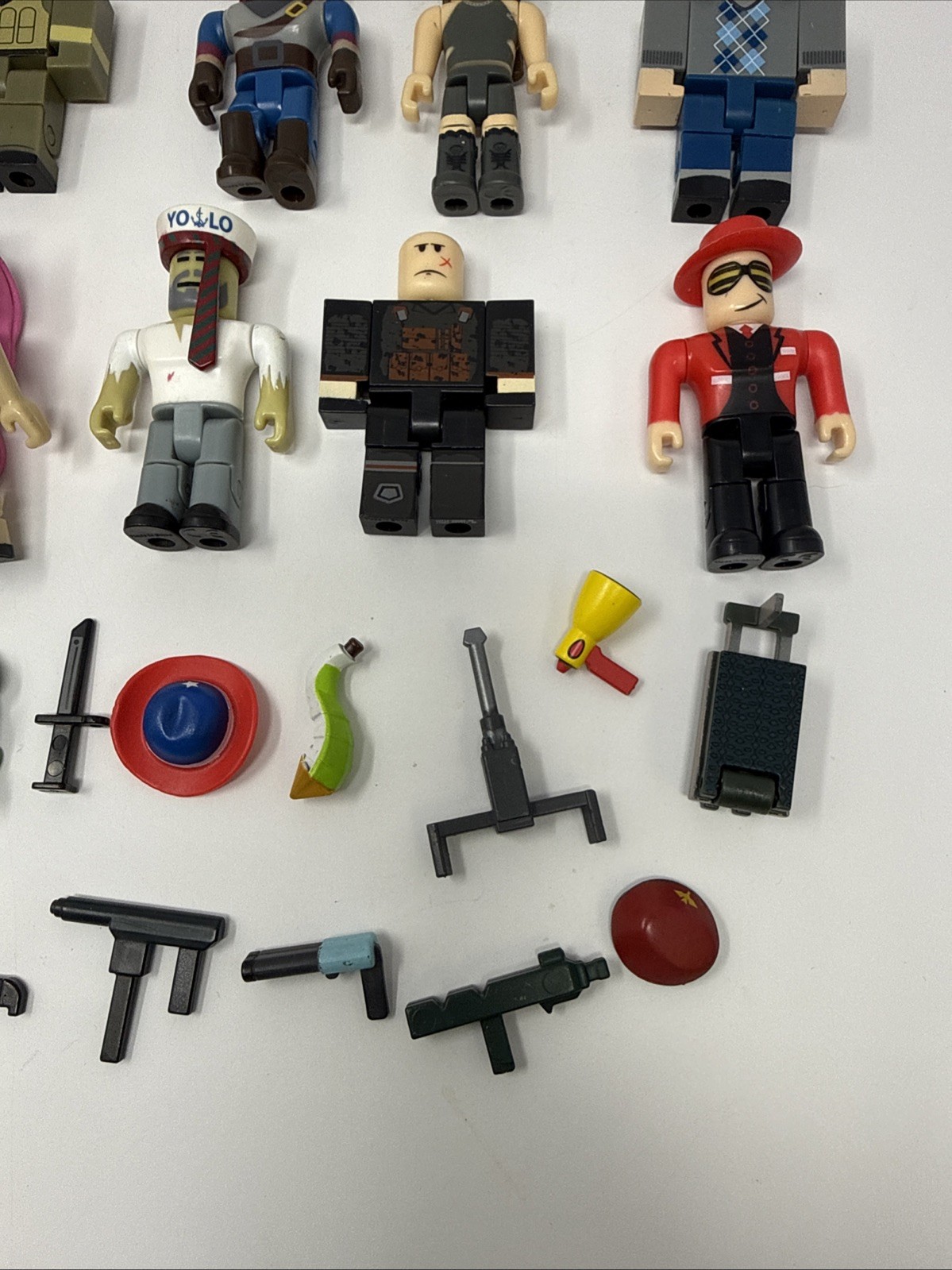 Roblox Mixed Lot of 15 Loose Figures Plus Some Accessories