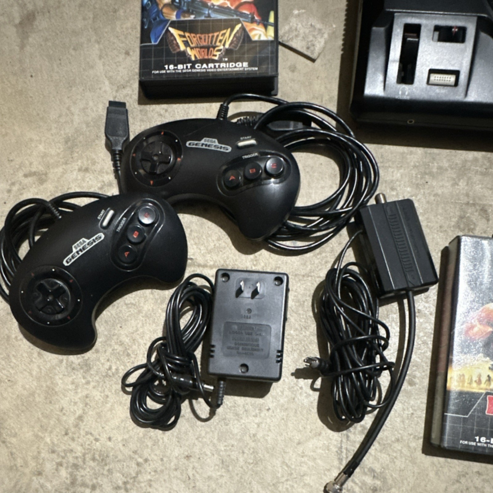 SEGA Genesis 16-Bit Console Bundle 2 Wired Controllers Power/RF + Games CLEAN