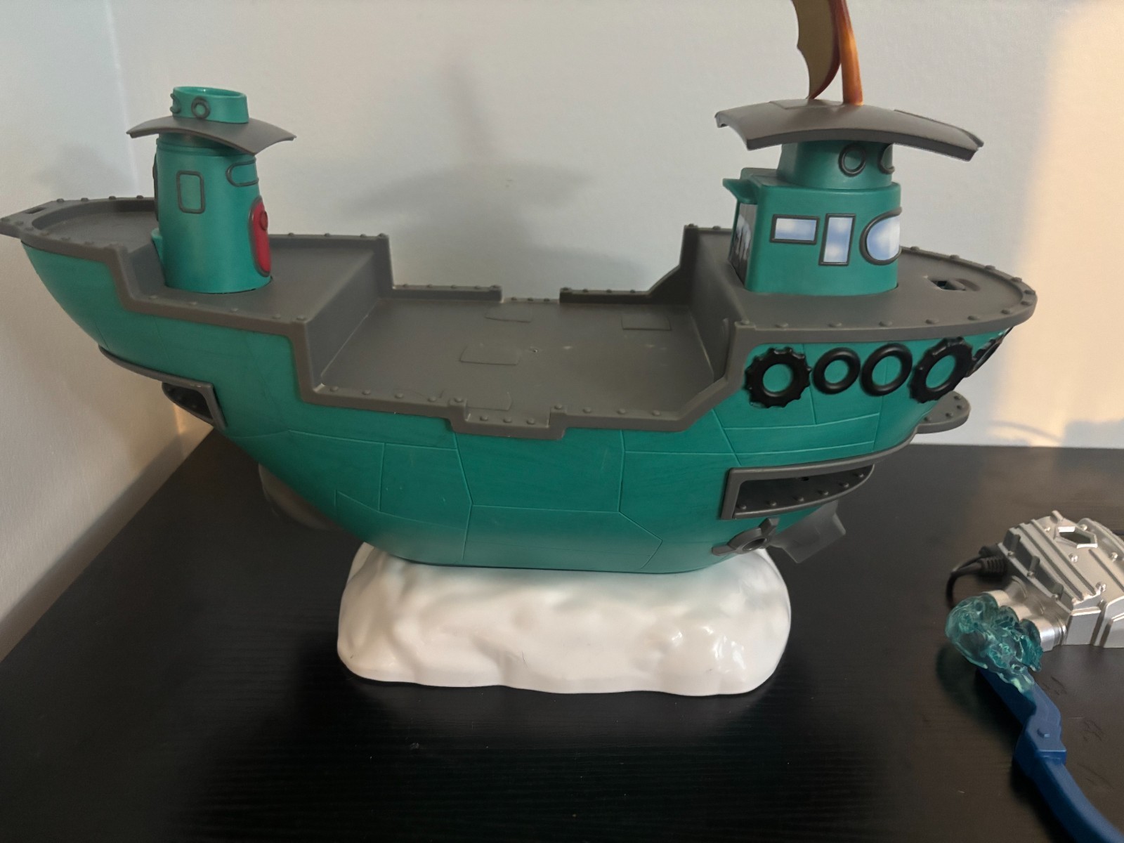 Skylanders collection with Flynn’s ship (not complete), 2 Portals, and 4 games