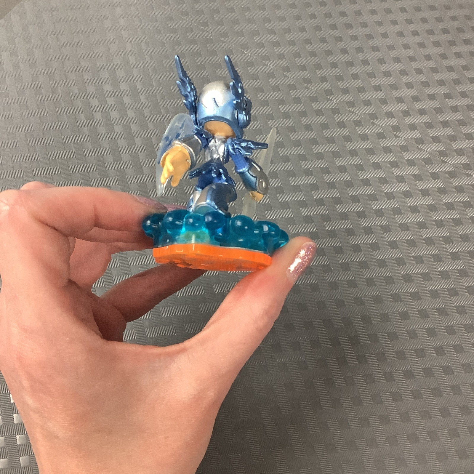 SKYLANDERS GIANTS LIGHTCORE CHILL FIGURE – WATER ELEMENT – Authentic!