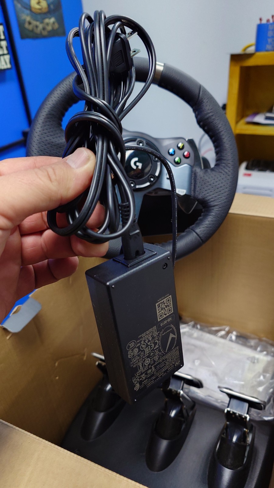 Logitech G923 TRUEFORCE Racing Wheel & Pedals – Xbox Series X/One, Force Feedba…
