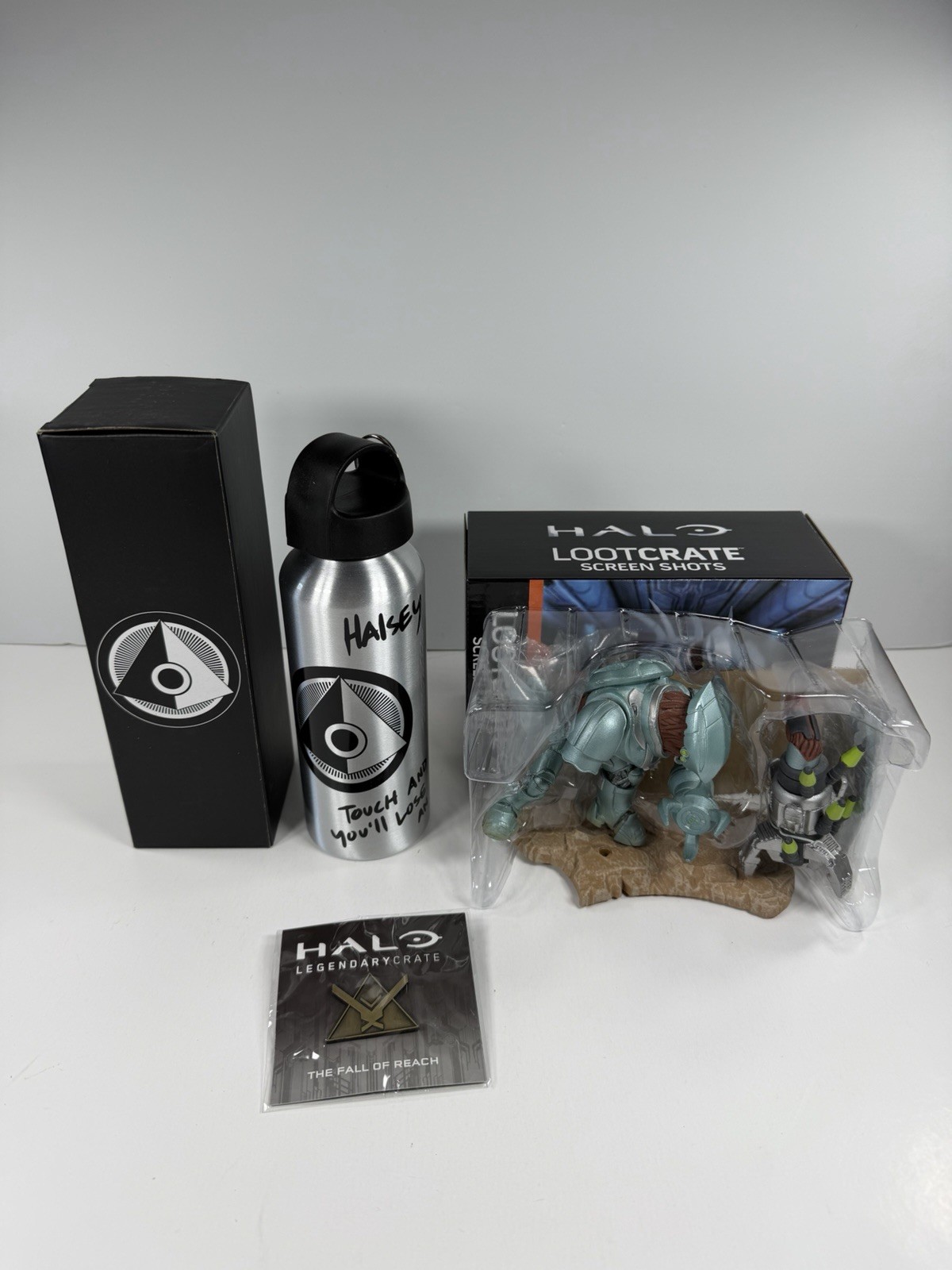 Halo Legendary Loot Crate FALL OF REACH Icon Hunter 100% Complete Shirt Size L