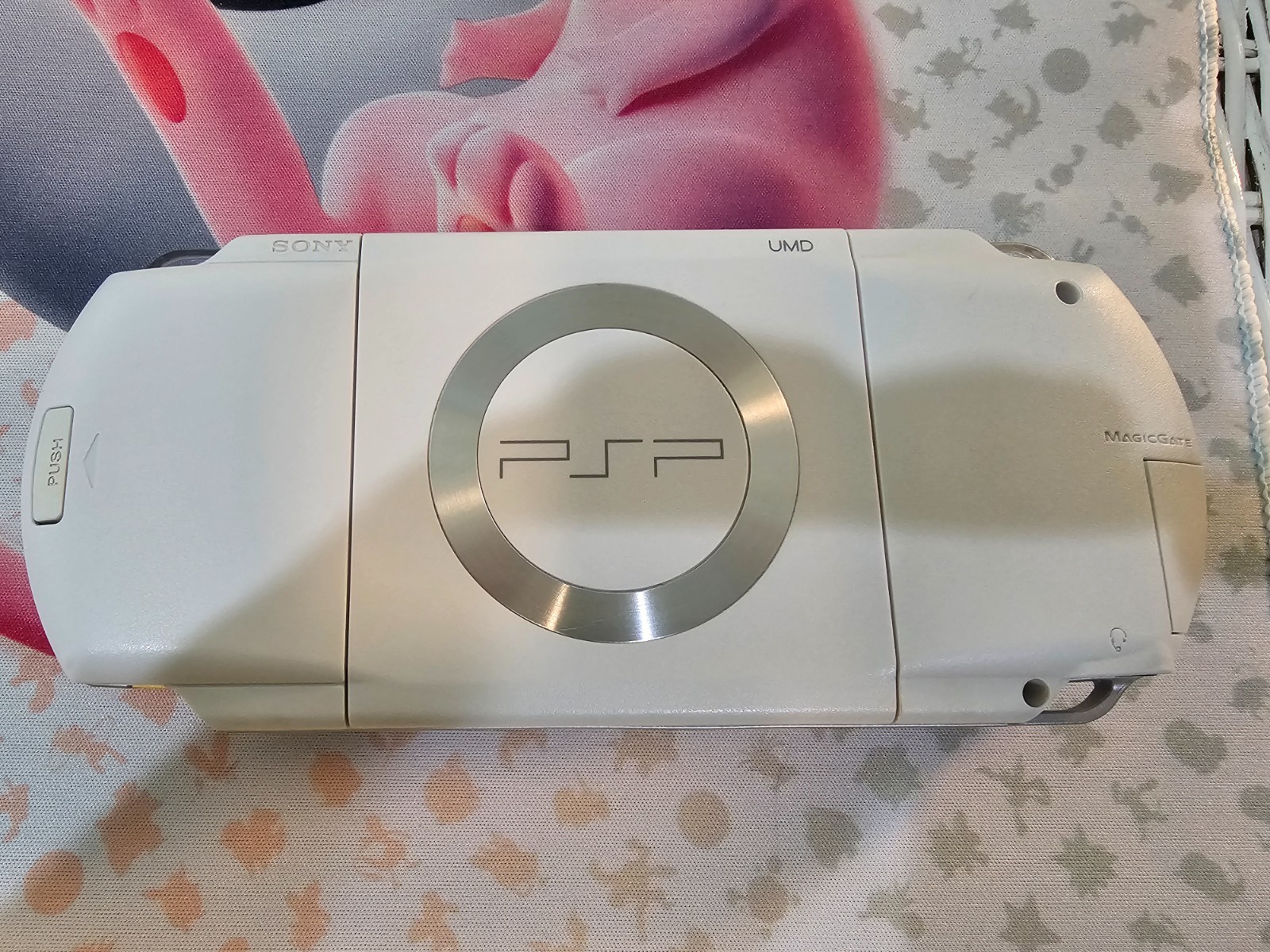 Sony PSP 1000 Ceramic White – Good Condition, Memory Card