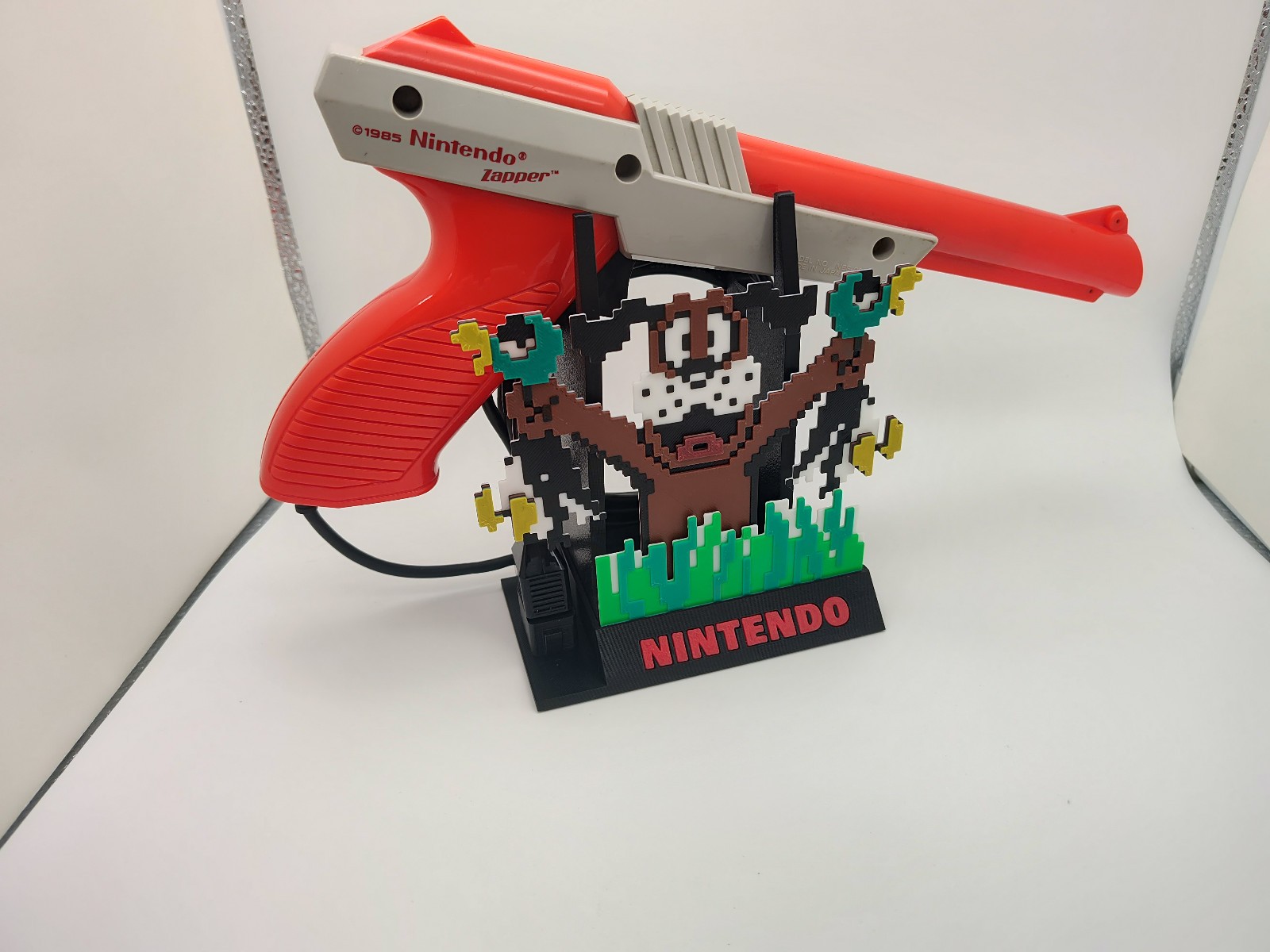 DUCK HUNT – NINTENDO NES ZAPPER DISPLAY STAND – CUSTOM COLOR OPTIONS