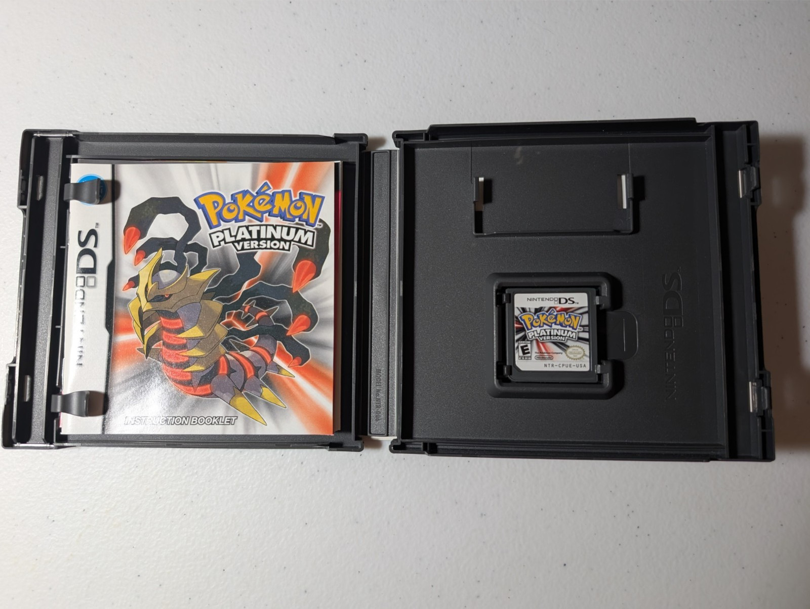 Pokémon Platinum Version (Nintendo DS, 2009) Authentic Complete Game Case Manual