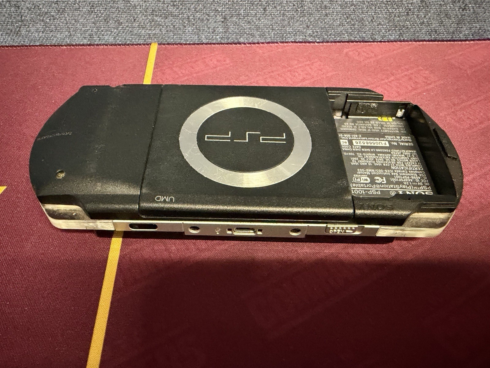 Sony PSP Go PSP-1001 PlayStation Portable – Black, Needs Battery And Cover