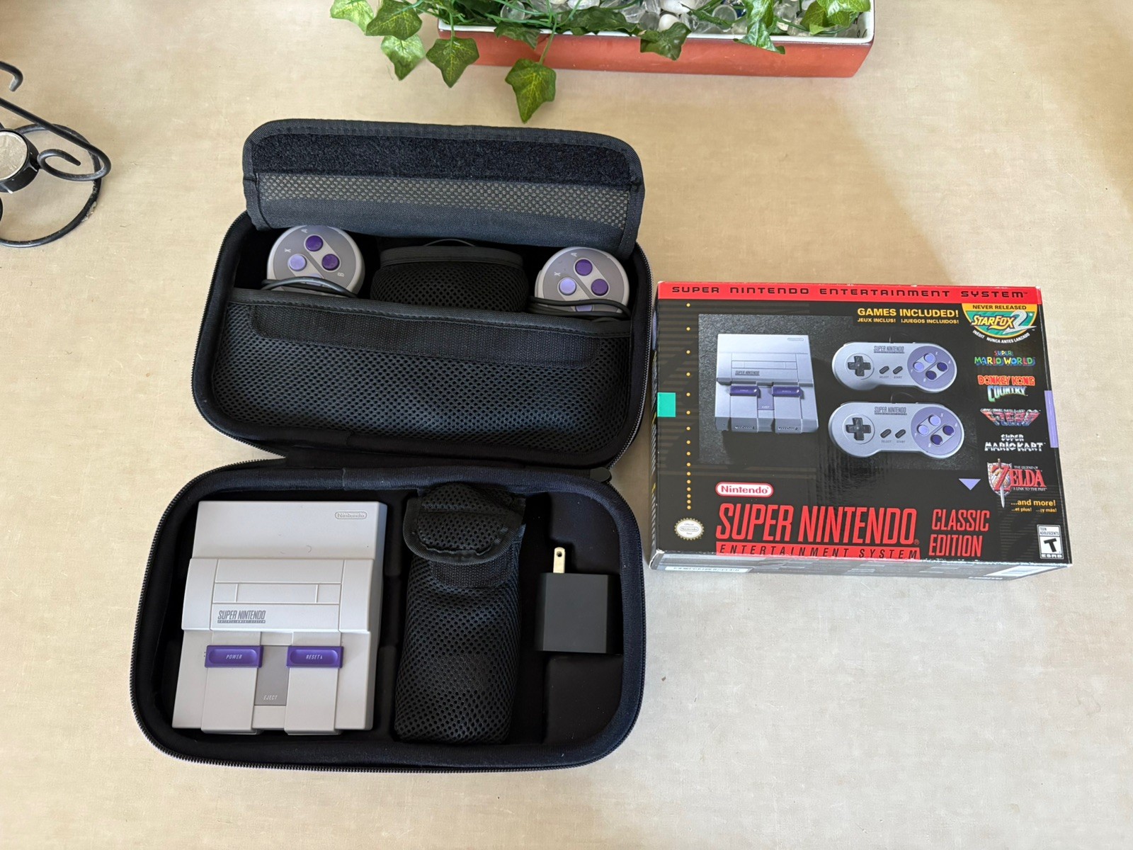 Super Nintendo SNES Mini Classic Edition CLV-201, 2 10ft extensions, Case