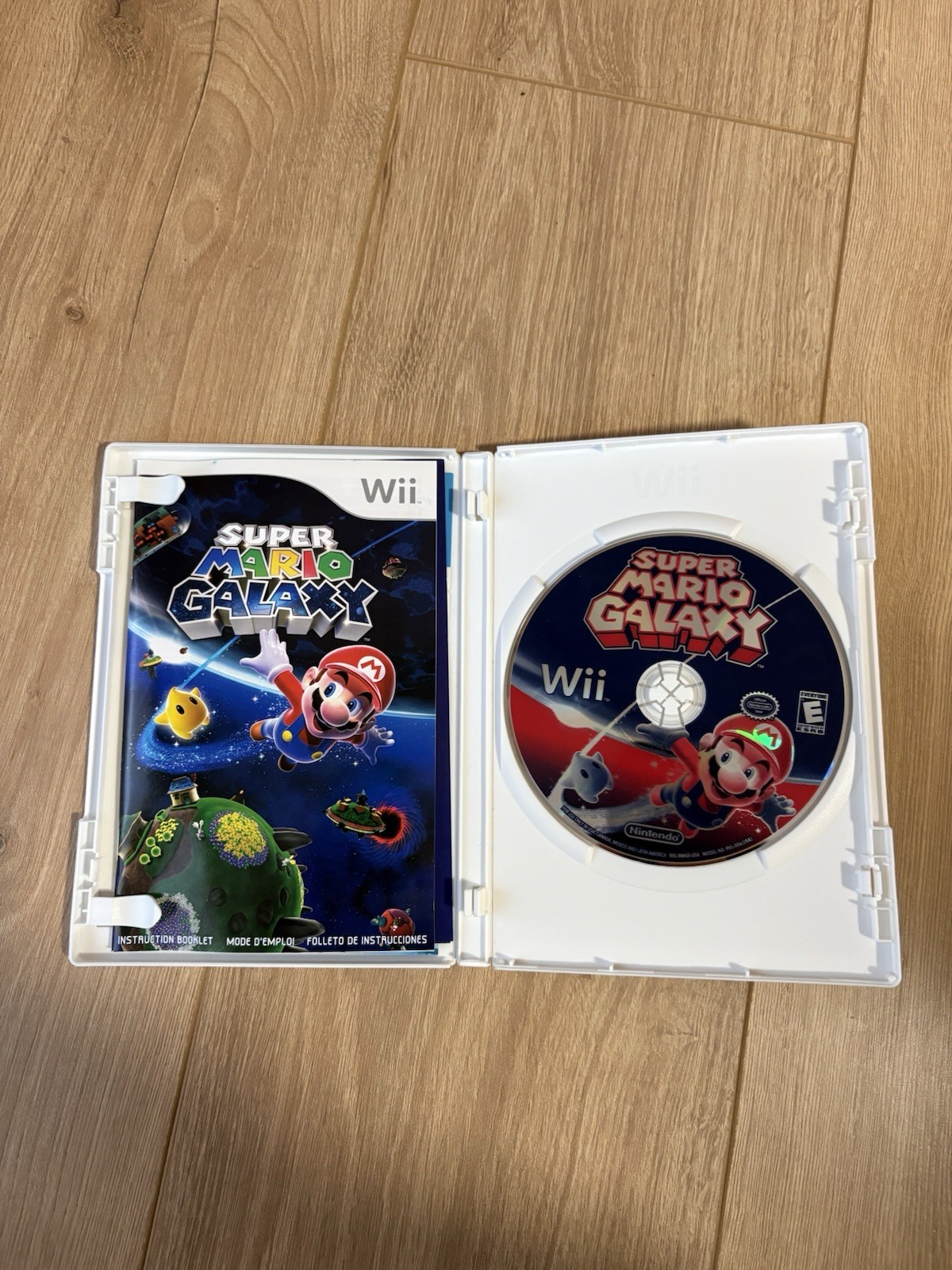Super Mario Galaxy Nintendo Wii Complete CIB with Manual Inserts