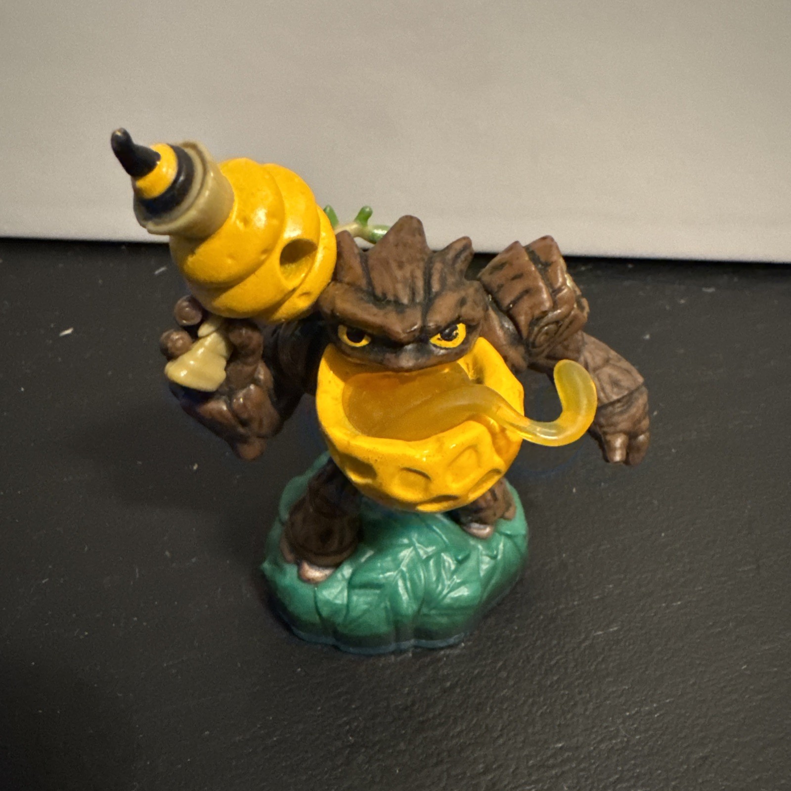 Skylanders Swap Force Bumble Blast Lightcore Character Figure
