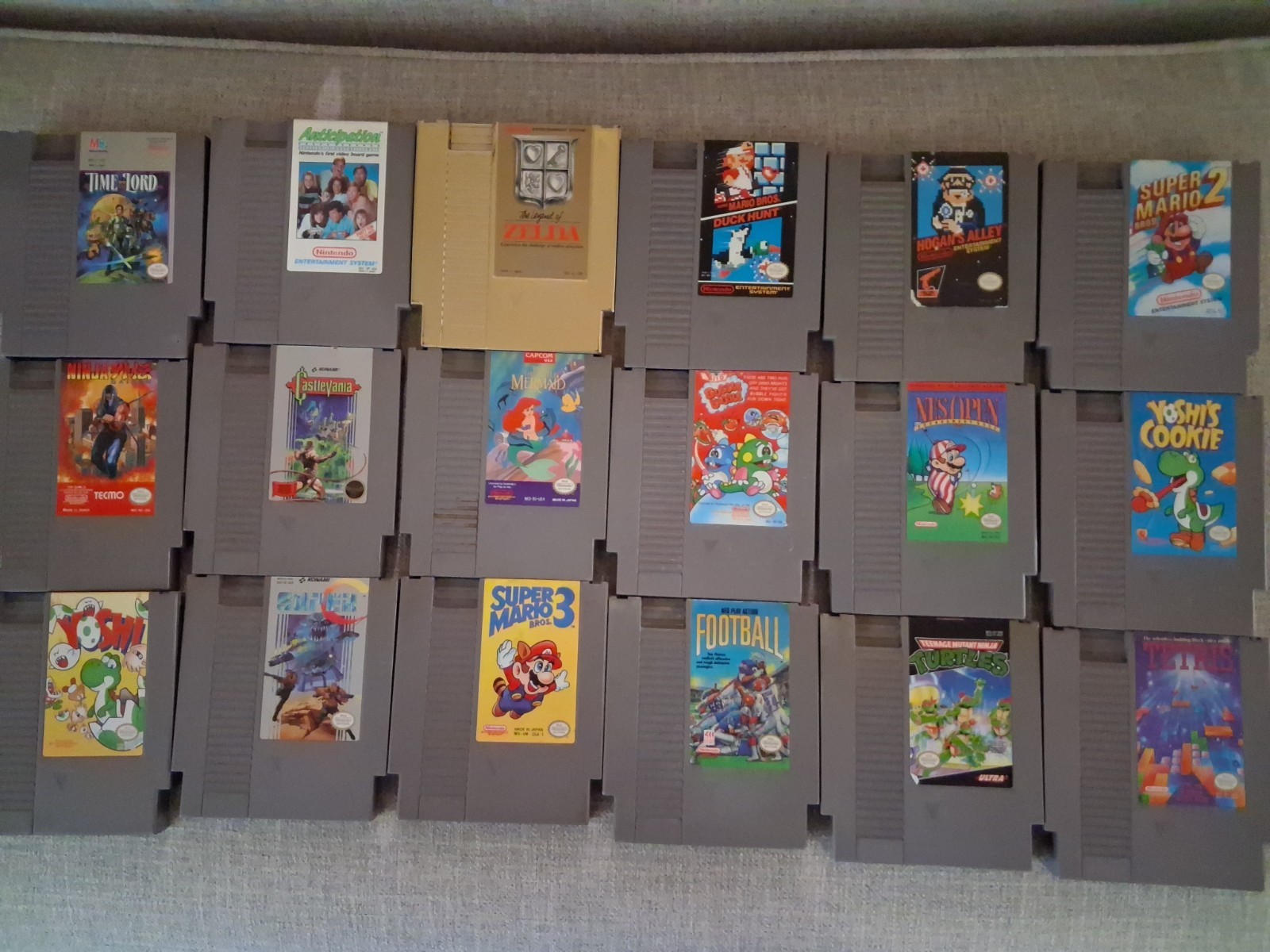 Nintendo NES LOT 18 GAMES , 16 SLEEVES, and LIGHT GUN(ZAPPER) ALL FUN GAMES!!!