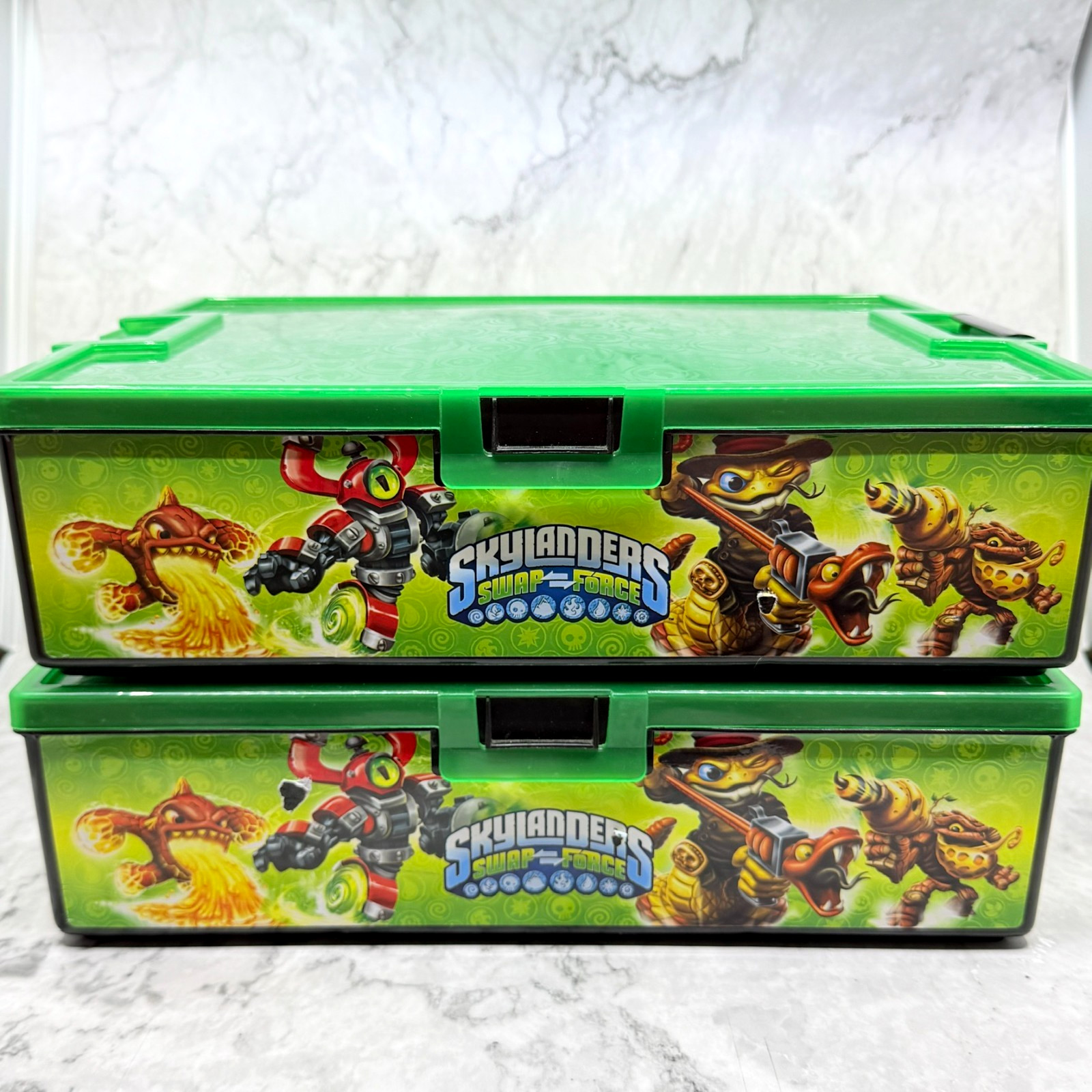 Skylanders Lot 26 Figures Crystals + 2 Cases Trap Team Trap Masters Tested READ