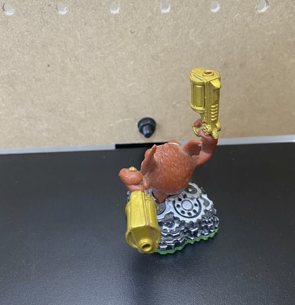 2011 Activision Skylanders “Trigger Happy” 84185888 Action Figure