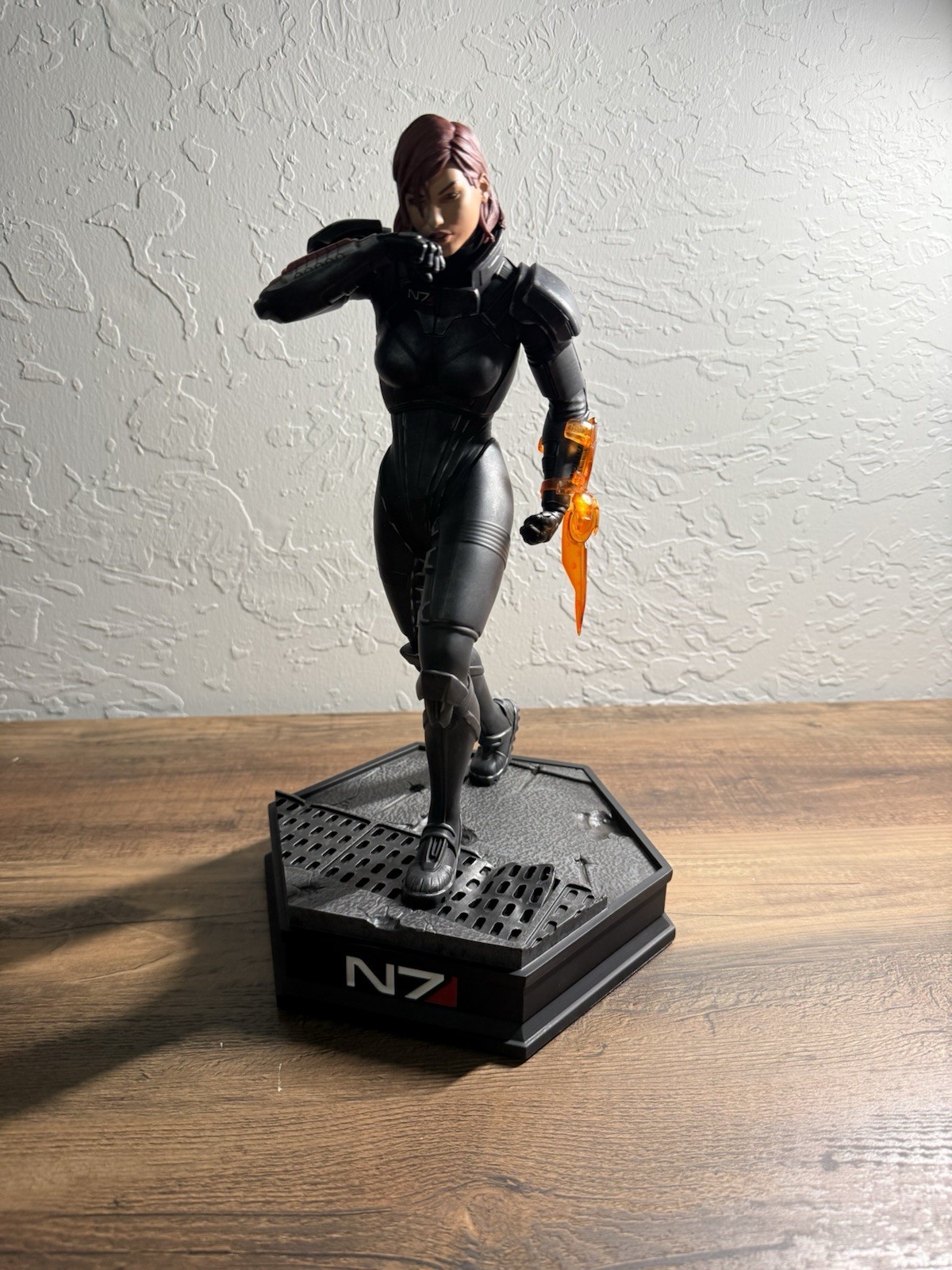 Mass Effect FemShep Statue Dark Horse Edition