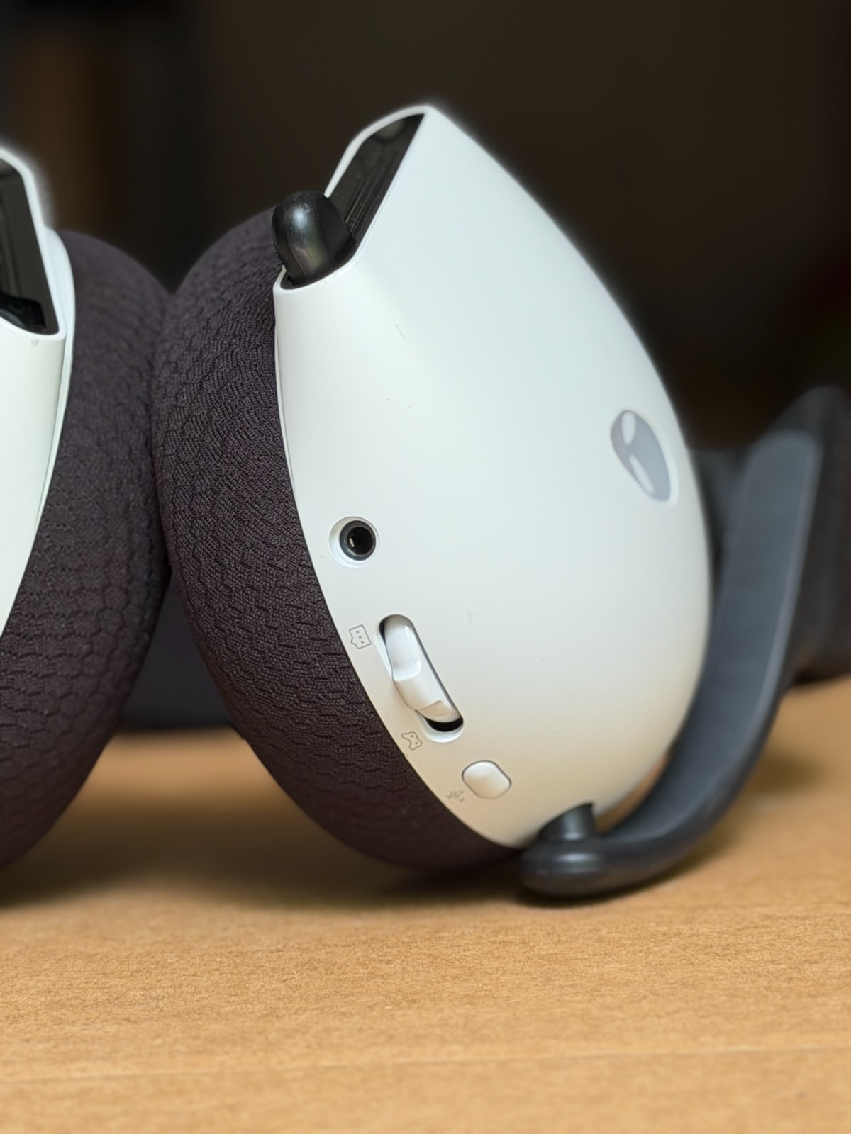 Alienware Tri-Mode Wireless Gaming Headset AW725H – Wired/Wireless, Bluetooth 5.