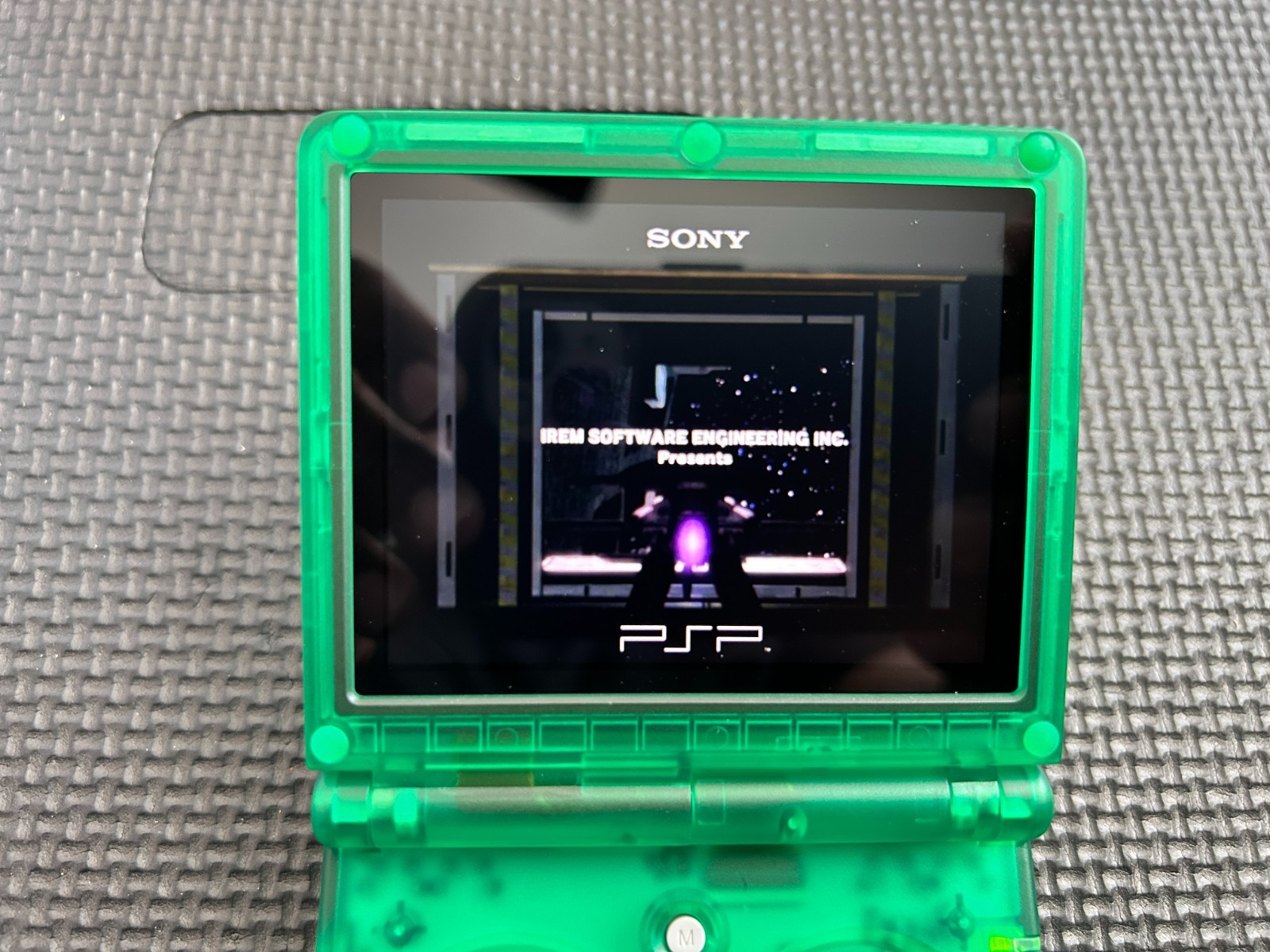 ANBERNIC RG35XX SP (TRANSPARENT GREEN) KNULLI 2 OS (64GB GAME CARD) (GXRG)