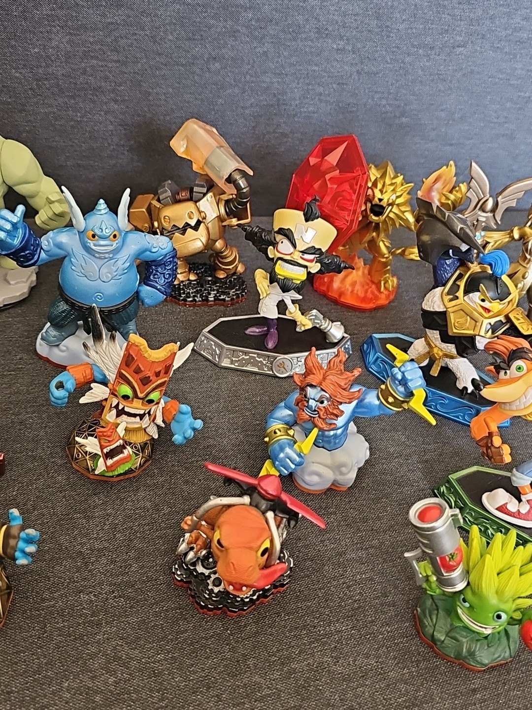 Lot Of 28 Activision Skylanders Trap Marvel Bandicoot