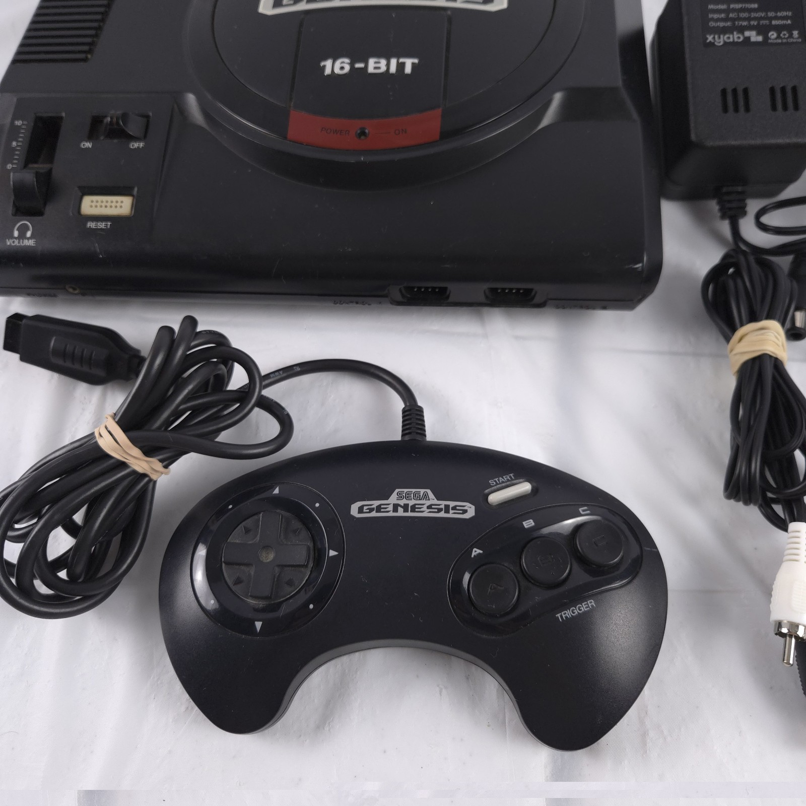 SEGA Genesis 16-Bit Console MK-1601 Black NTSC w/ Controller & Cables Read