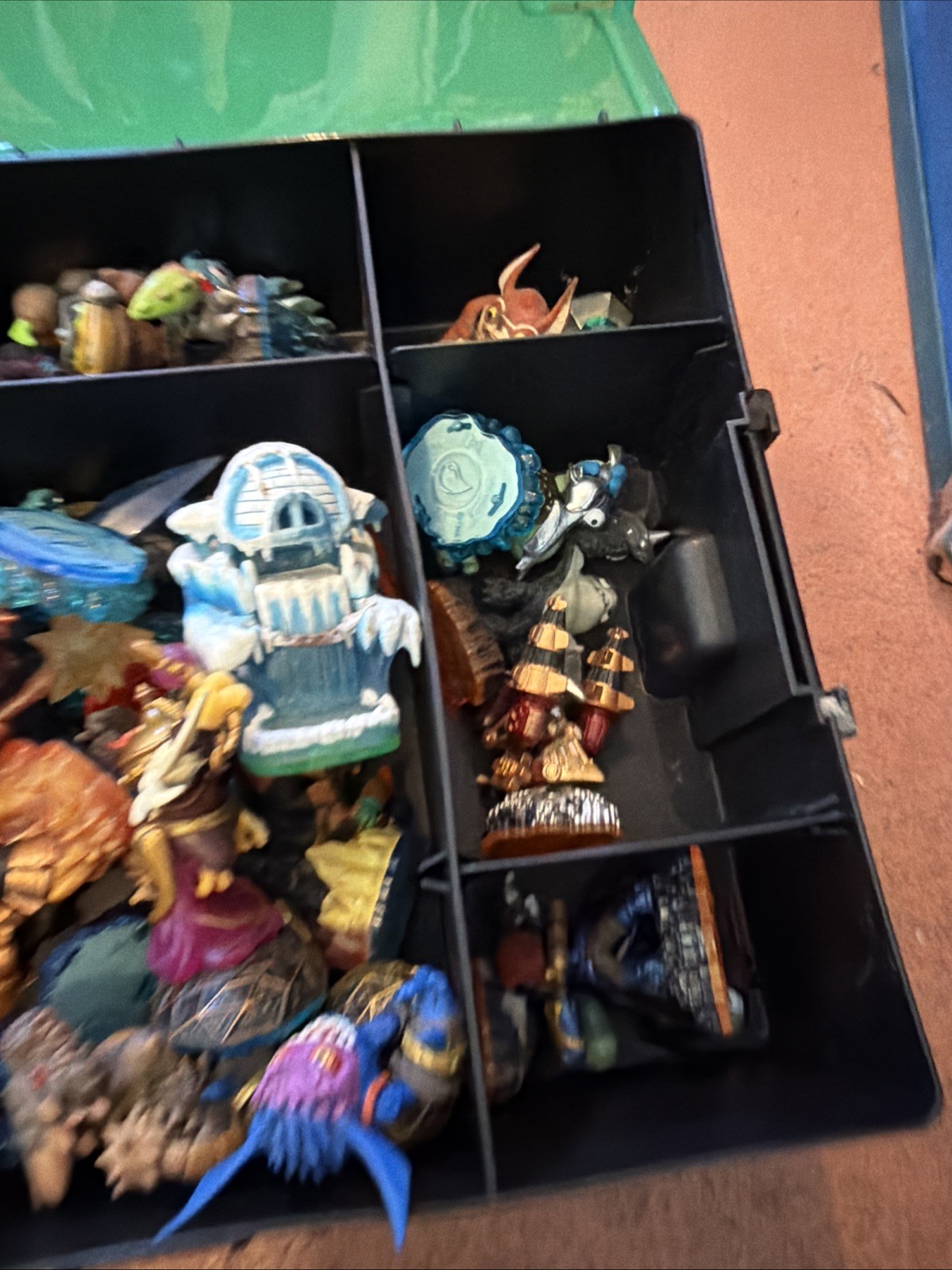 Skylander Lot 75+ Pieces – 3 Carrying Cases.