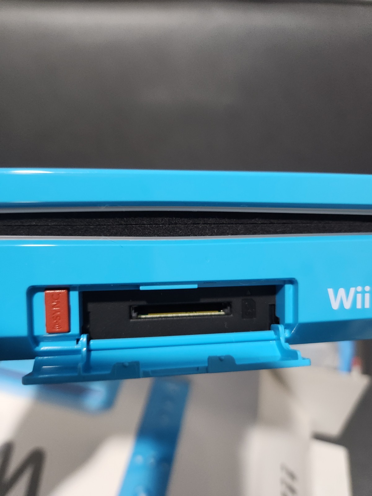 Nintendo Wii Limited Edition Blue Console In Original Box w/Wii Sports Disc