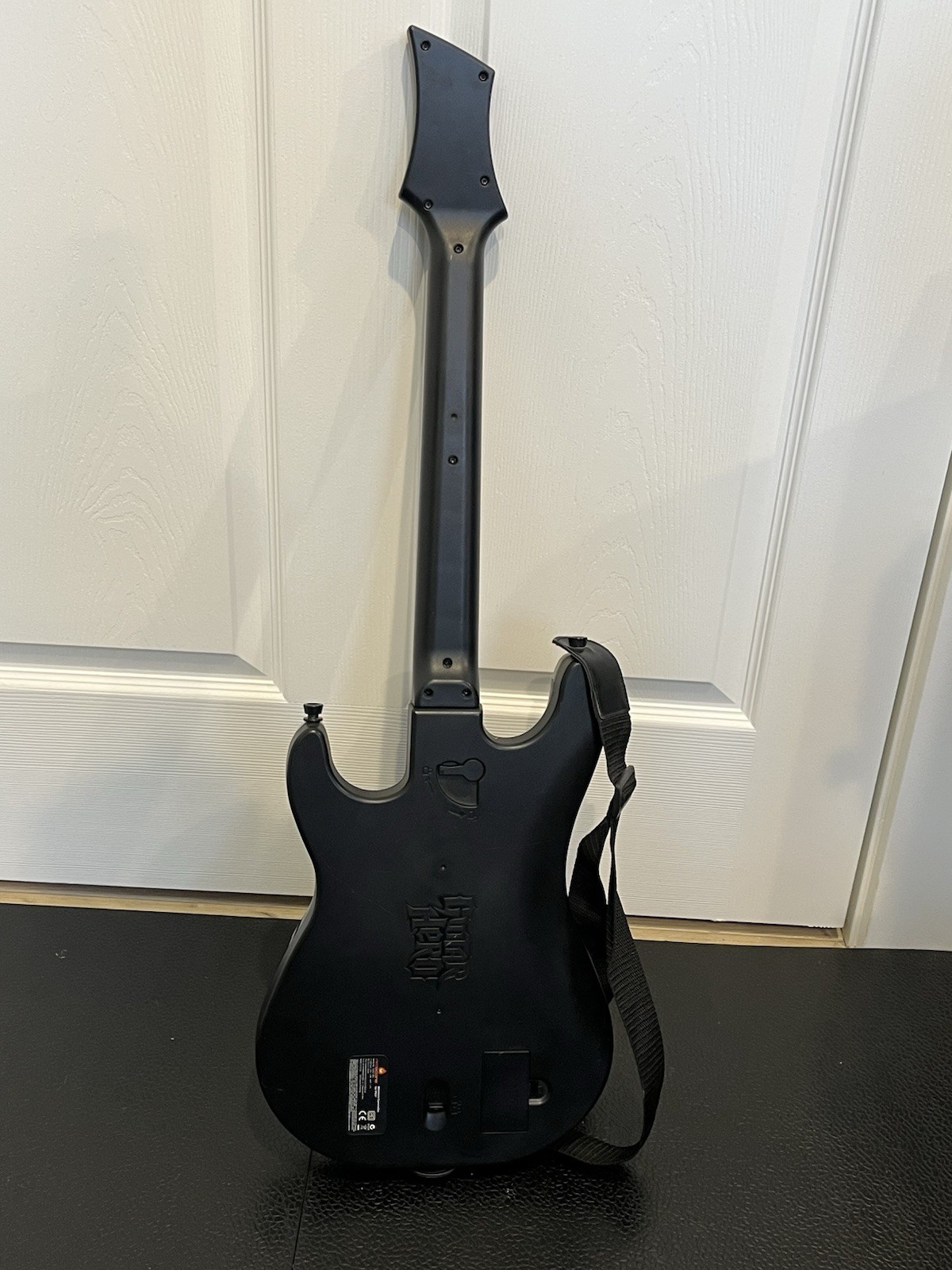 GUITAR HERO SUNBURST GUITAR CONTROLLER – NO DONGLE *TESTED W/AA’s – Lights Up*
